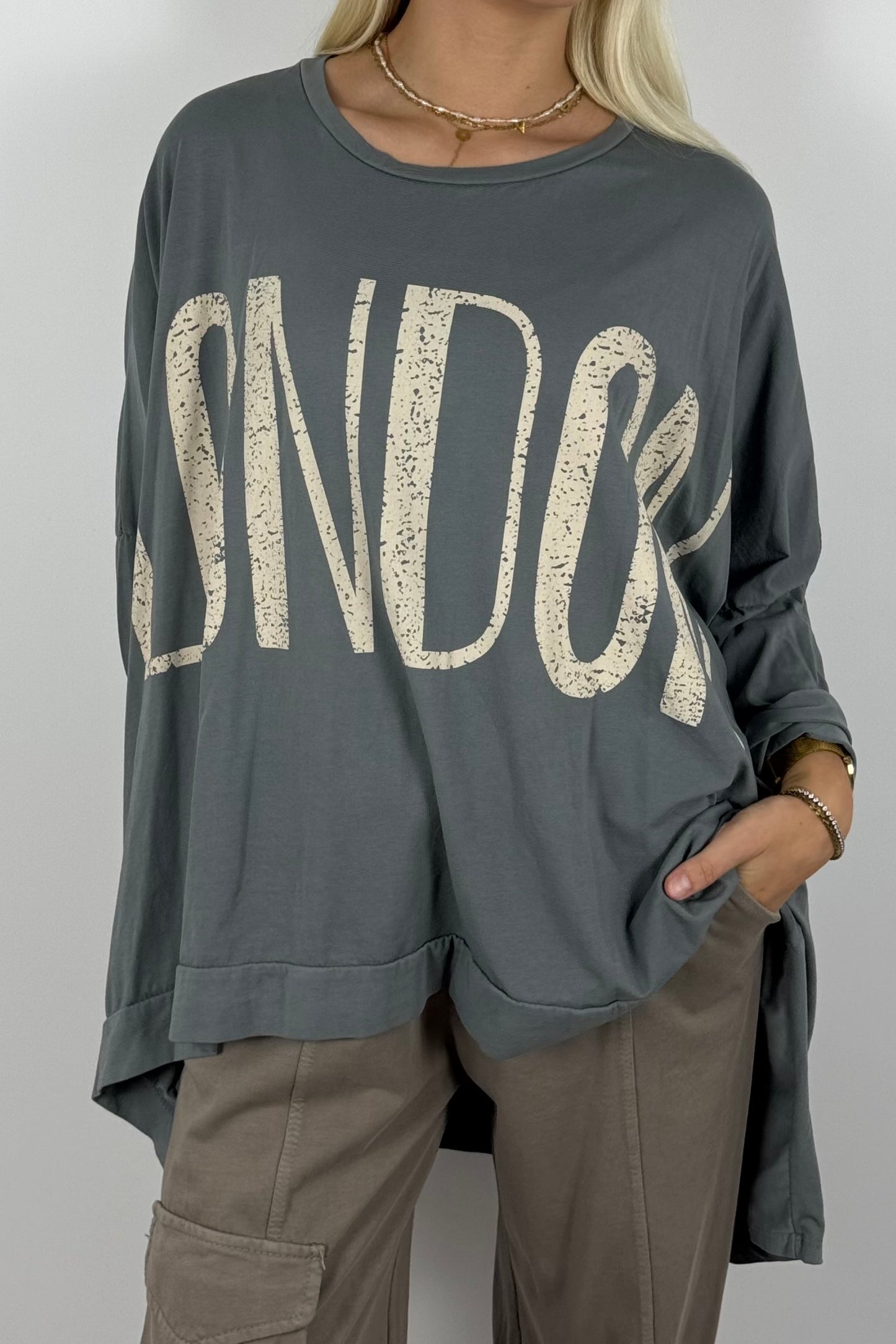 Oversize Shirt mit „LONDON“-Print – Grau
