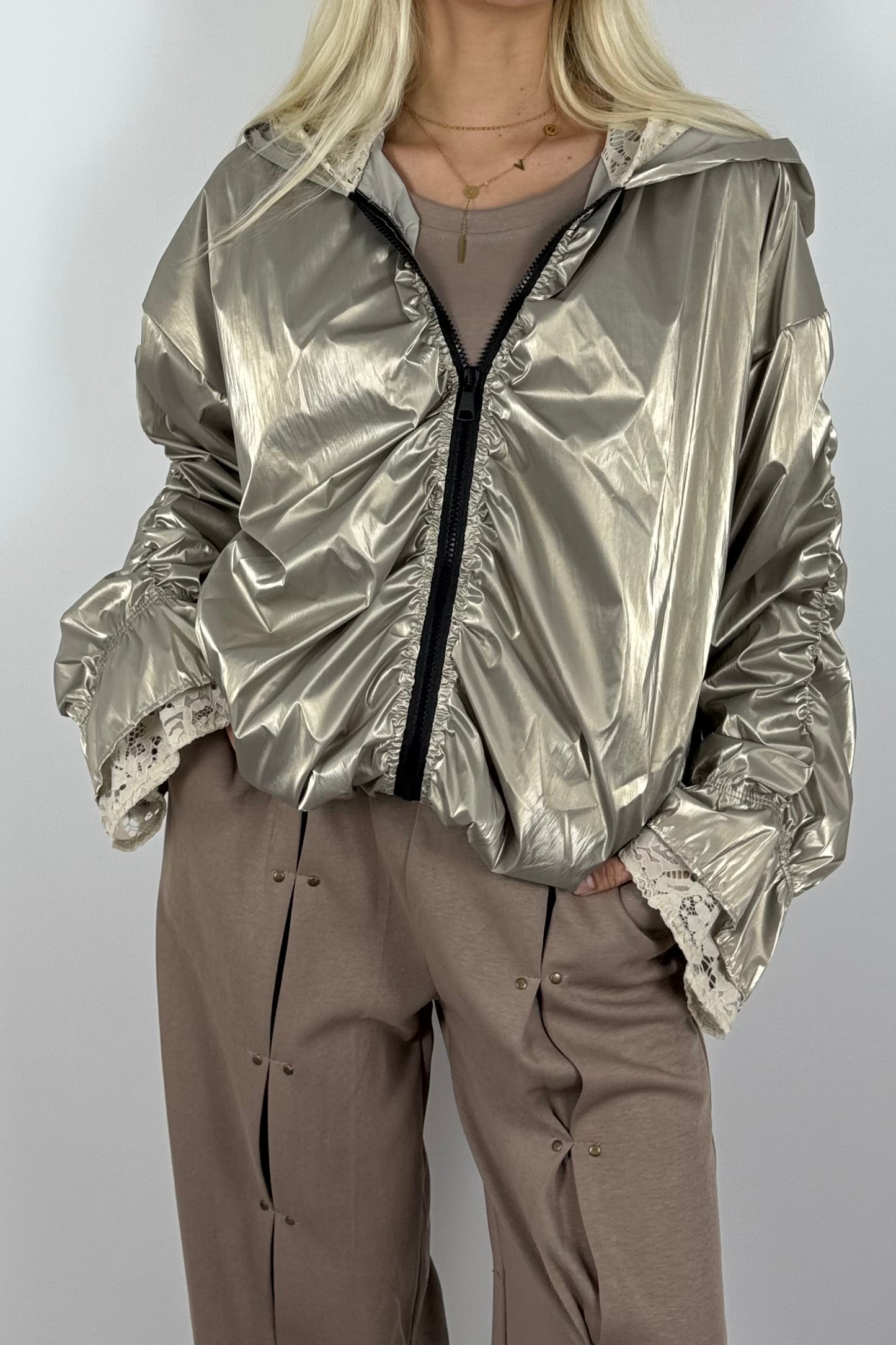 Damen Glanz-Jacke mit Kapuze – Metallic Look - Beige