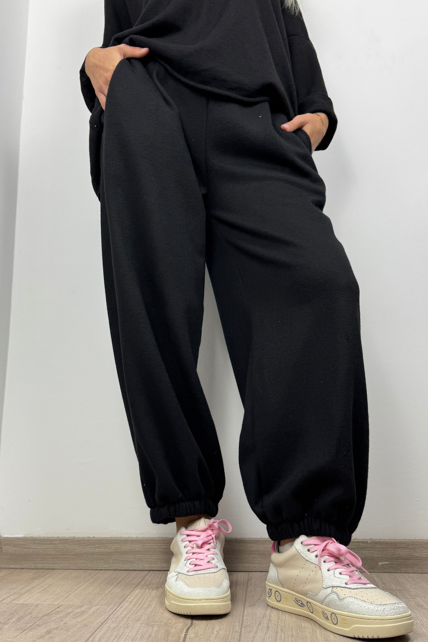 Damen Hose mit Gummibund und weitem Bein –Schwarz