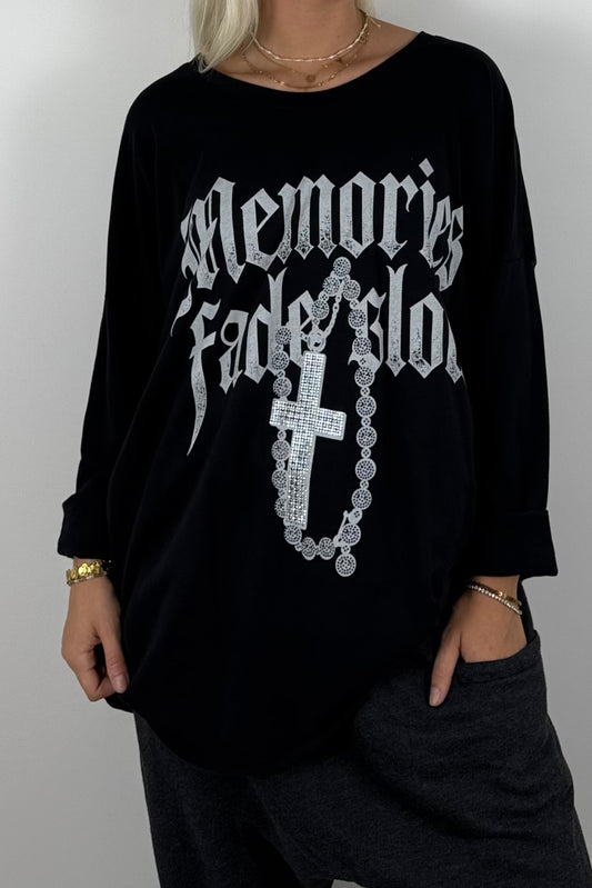 Oversize Shirt „Memories Fade Slow“ mit Kreuz-Detail –Schwarz