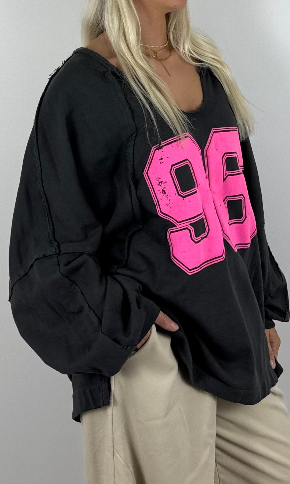 Oversize Shirt mit „96“-Statement –grau