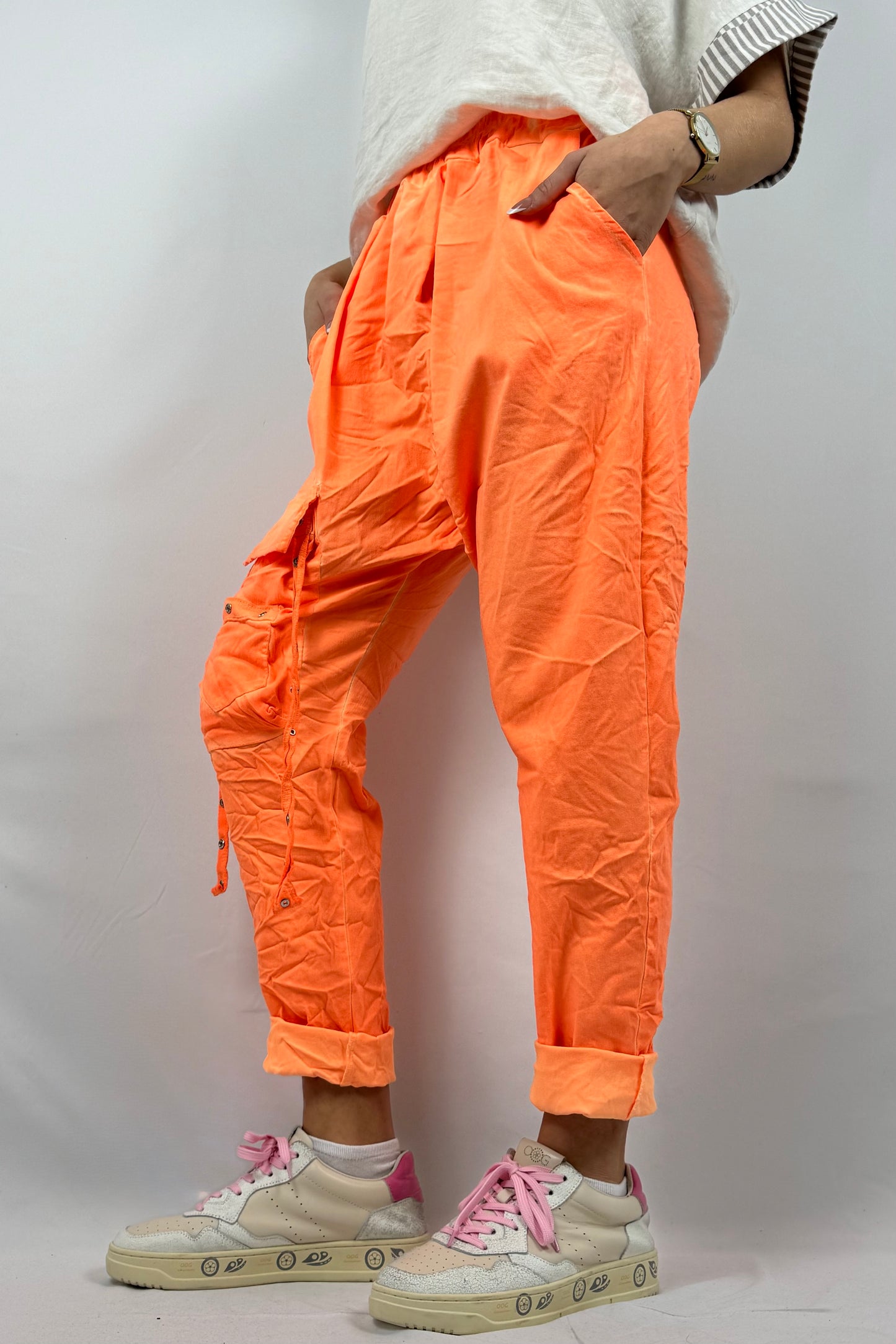 Cargo Hose mit Taschen & Knopfdetails-Neon Orange