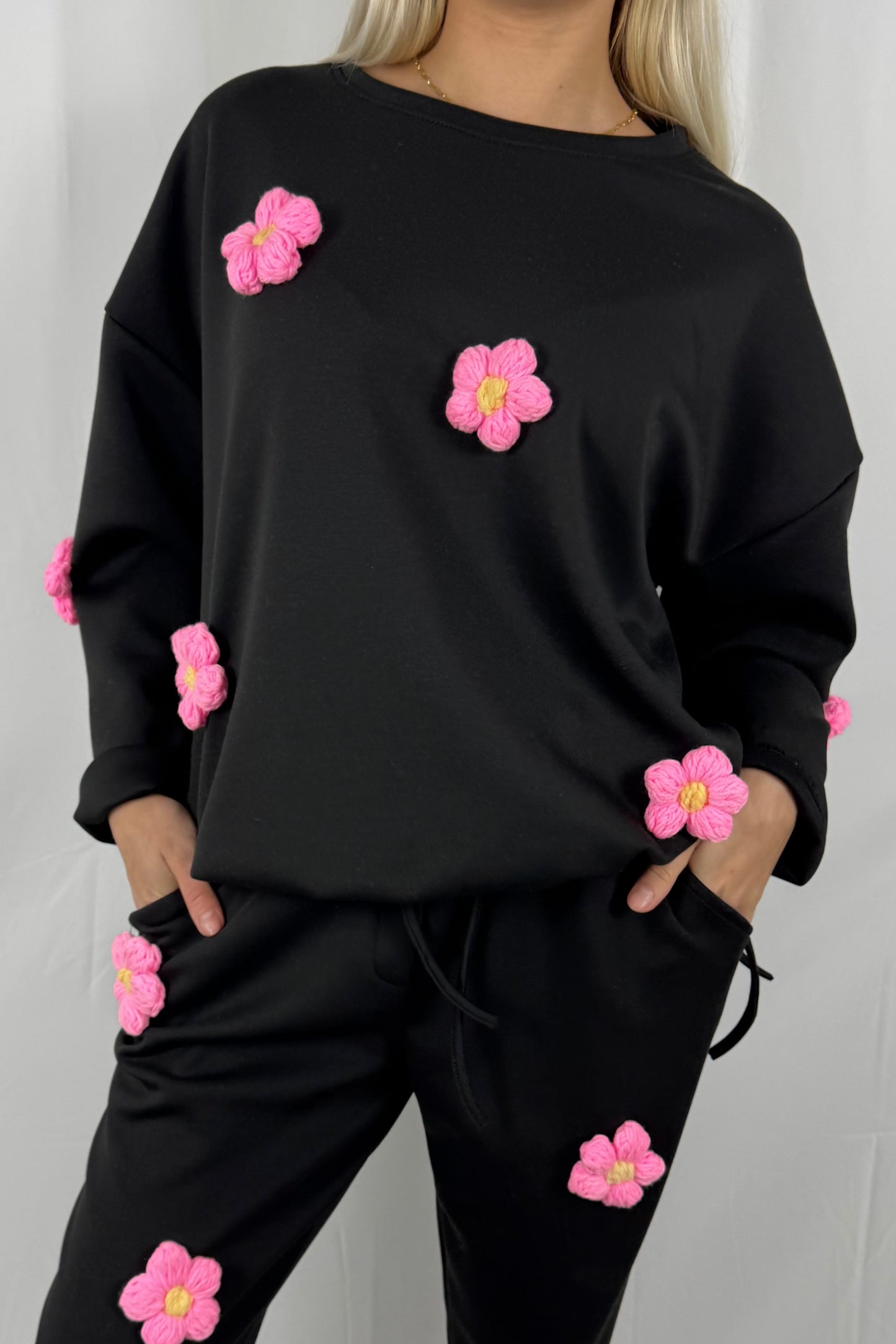 Shirt mit Häkelblumen & Tunnelzug-Schwarz