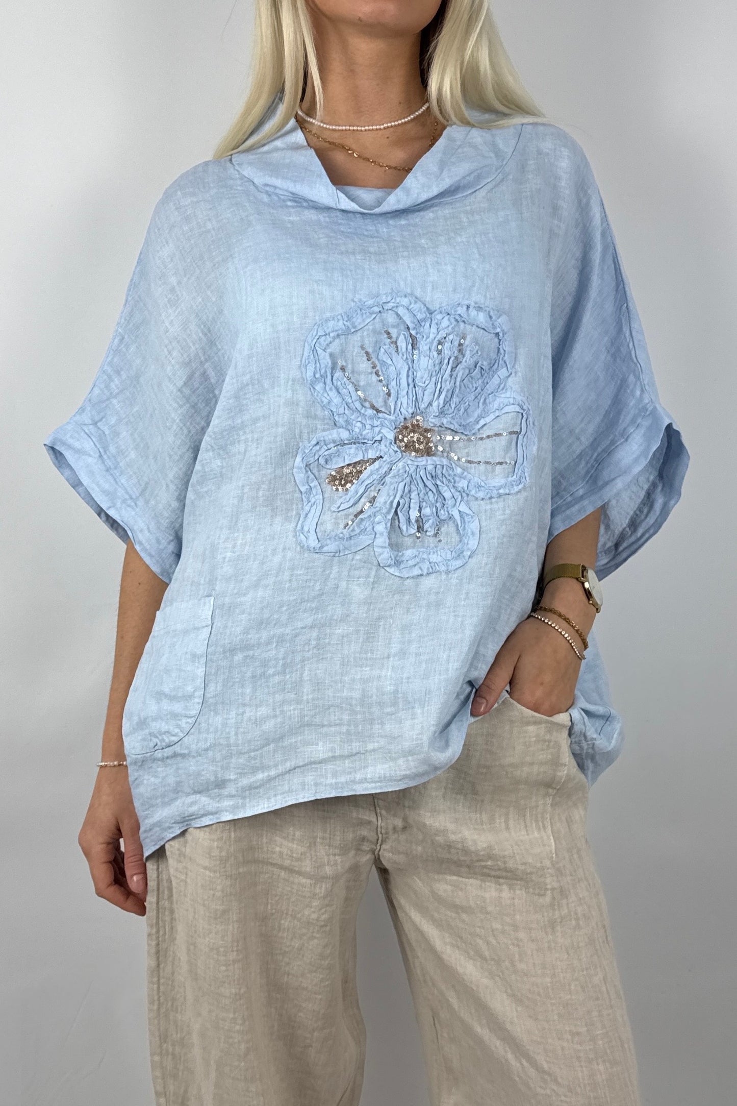 Leinen Shirt mit Blumen-Applikation – Lässiger Look-Hellblau