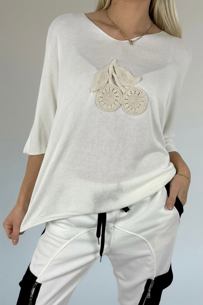 Shirt mit V-Ausschnitt & gehäkelter Applikation-Weiß