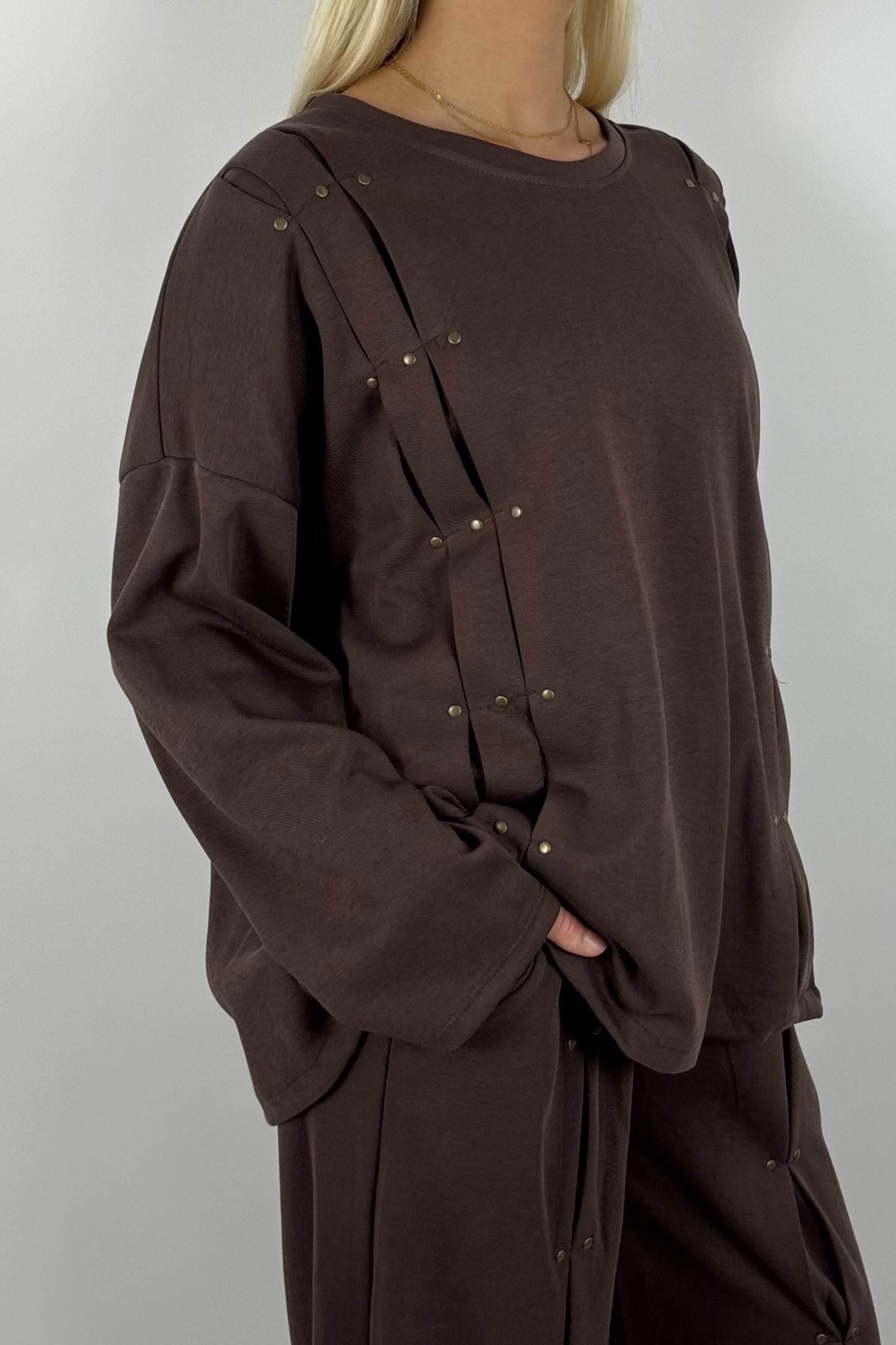 Damen Oversize Sweatshirt mit Nieten & Faltendetails – Schoko