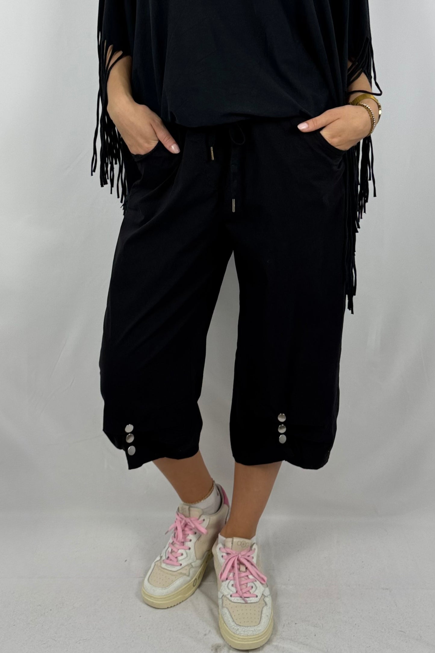 7/8-Hose mit Knopfdetail & Paperbag-Bund-Schwarz