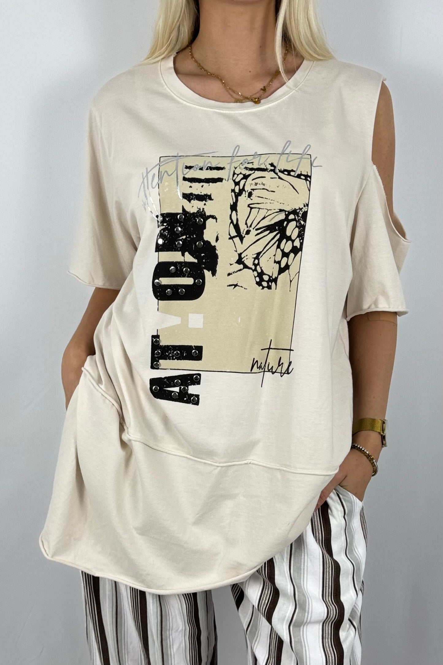 Asymmetrisches Shirt mit Print & Cut-Out-Details – modern und bequem-Beige