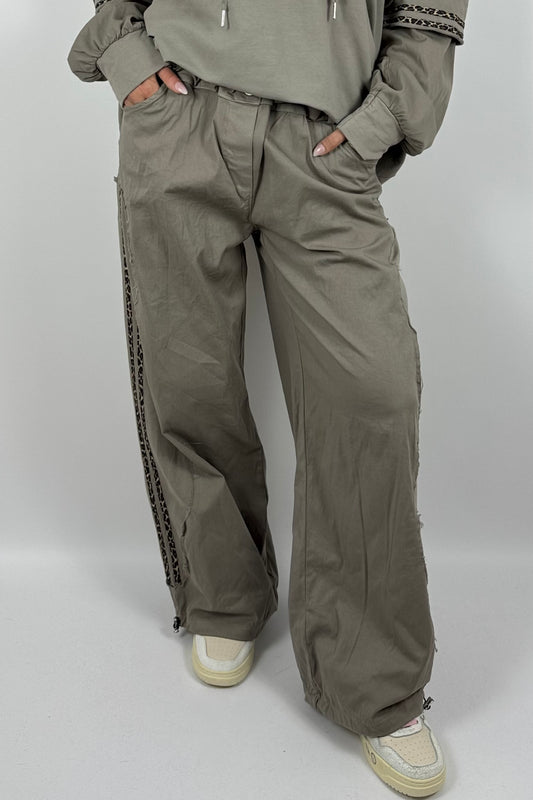 Baggy Hose mit Leo-Streifen-Mud