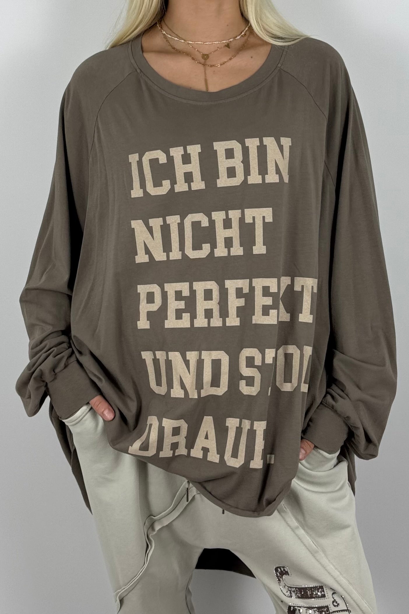 Oversize Longshirt mit Statement-Print –Mud