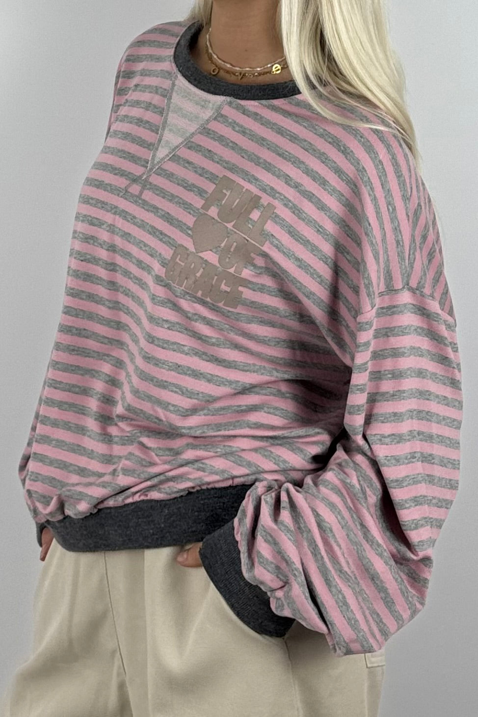 Oversize Streifen-Shirt mit „Full of Grace“-Rosa