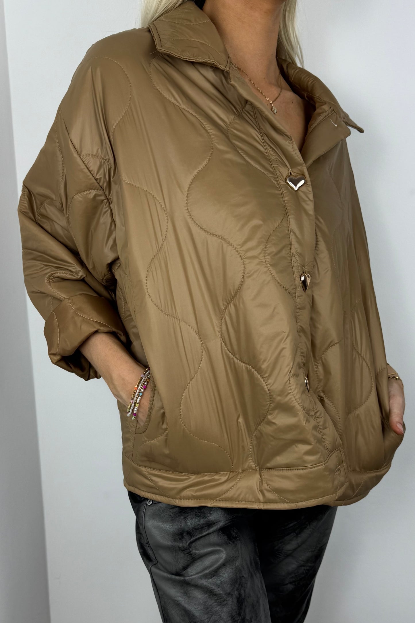 Steppjacke mit Herzknöpfen –Camel