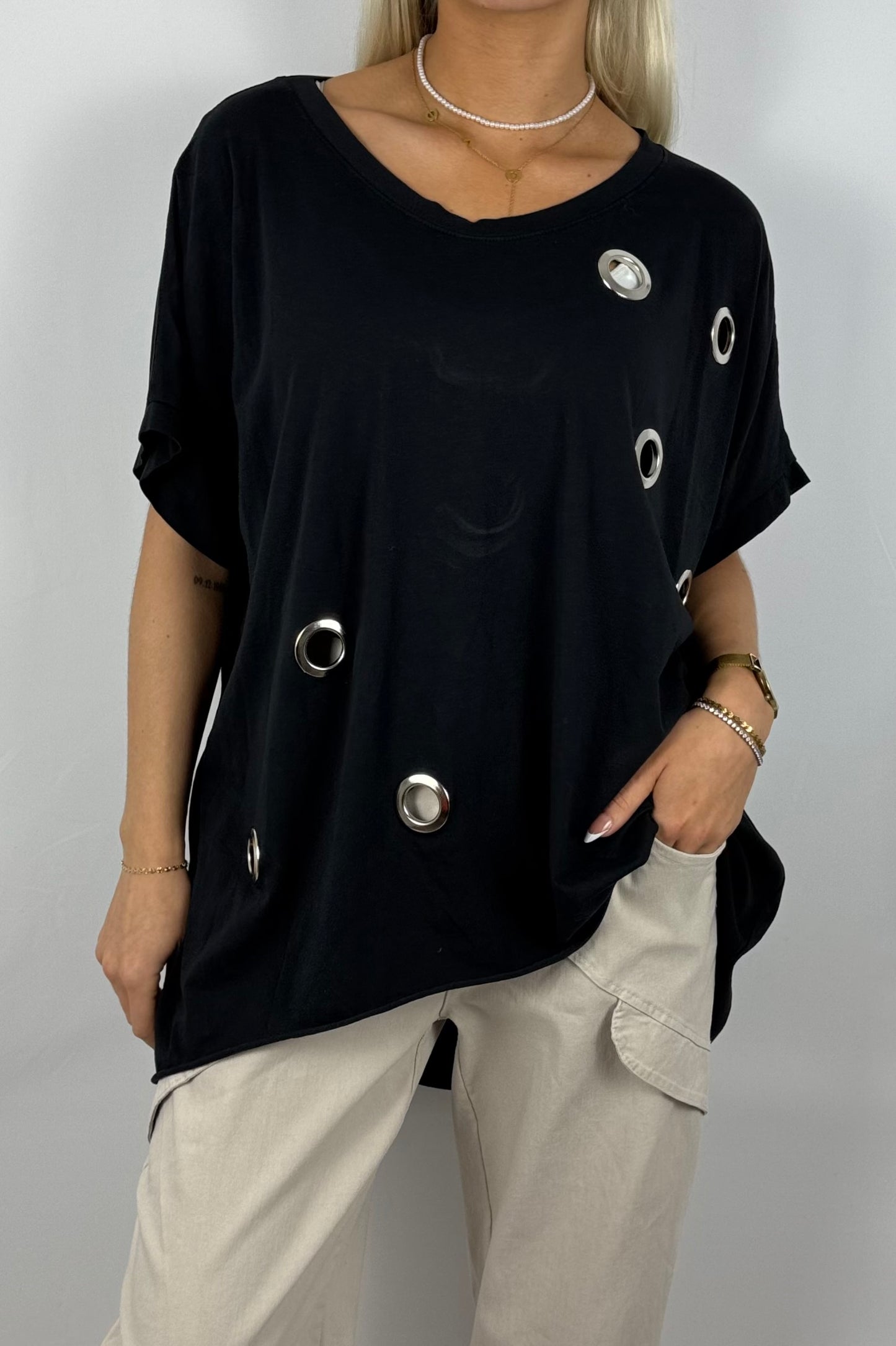 Oversize-Shirt mit dekorativen Metallösen-Schwarz