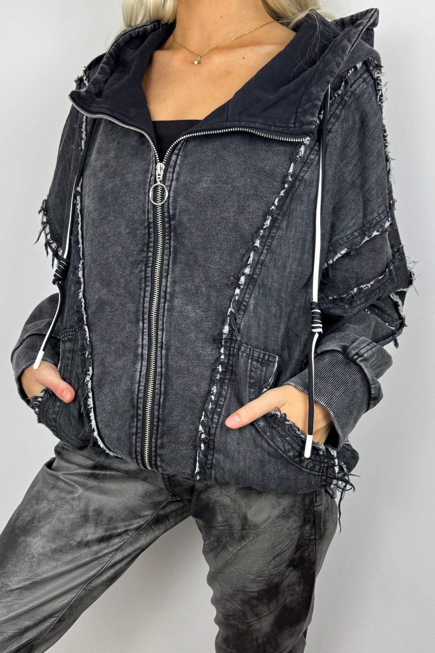 Oversize-Hoodie mit Zipper & Raw-Details –Schwarz