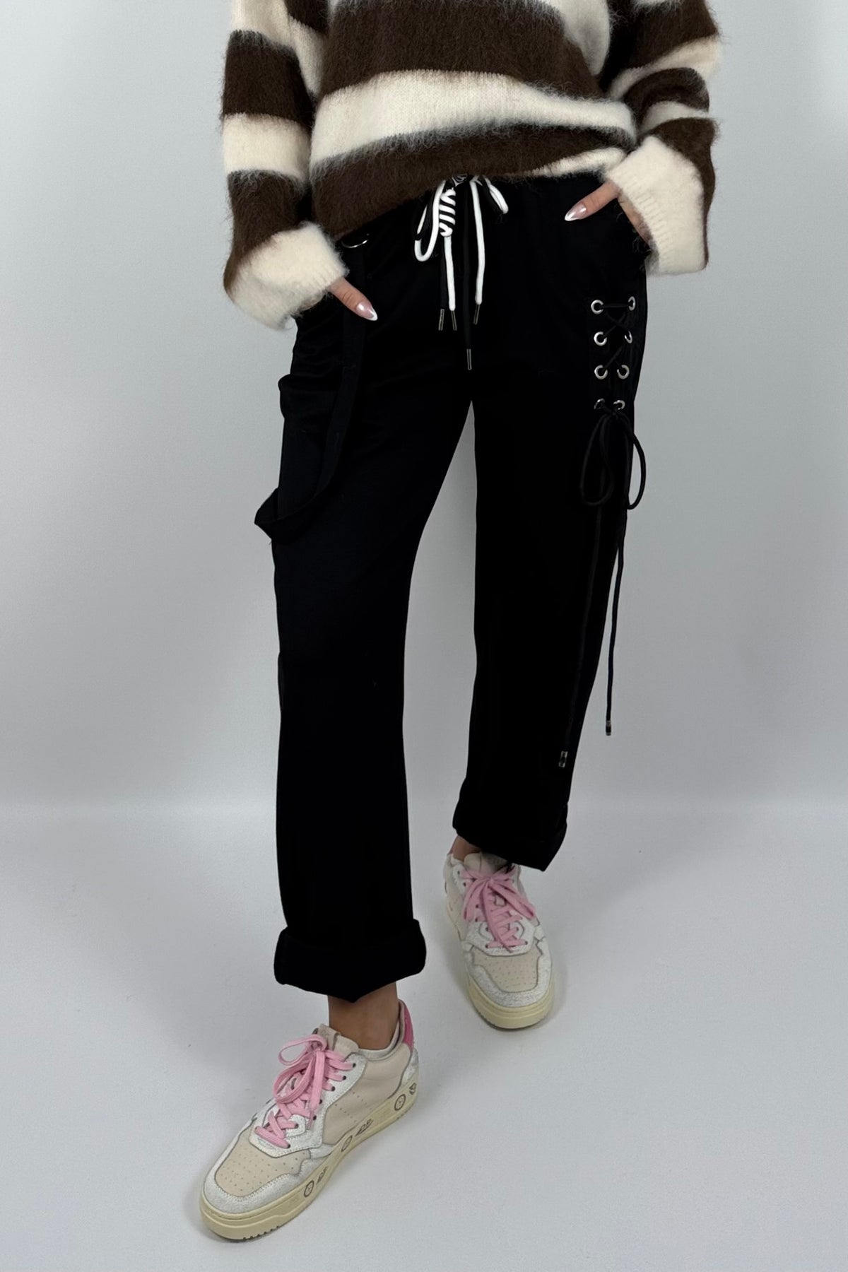 Damen Schlupfhose mit Schnürdetails –Schwarz