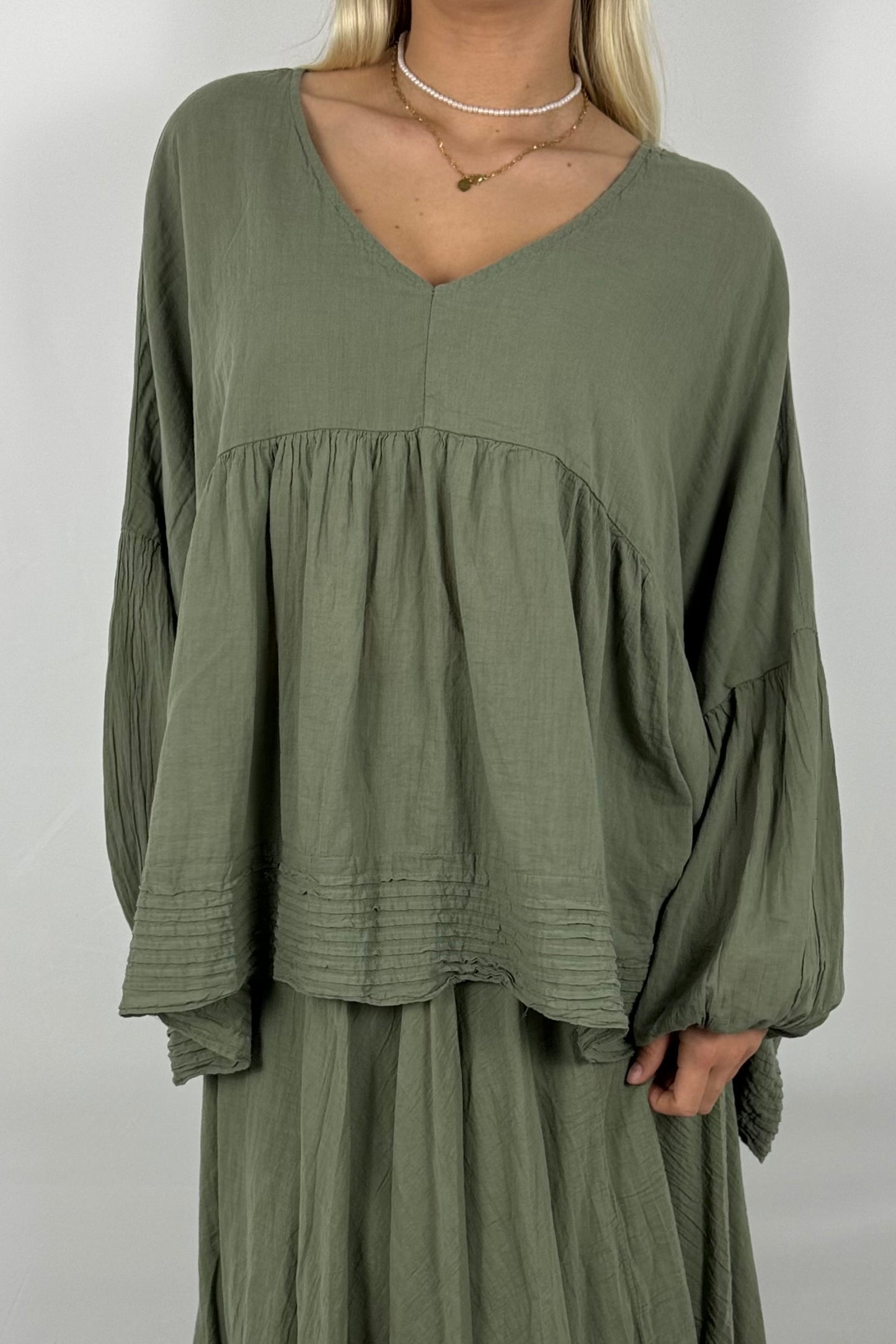 Oversize Bluse mit Volant – 100% Baumwolle-Khaki