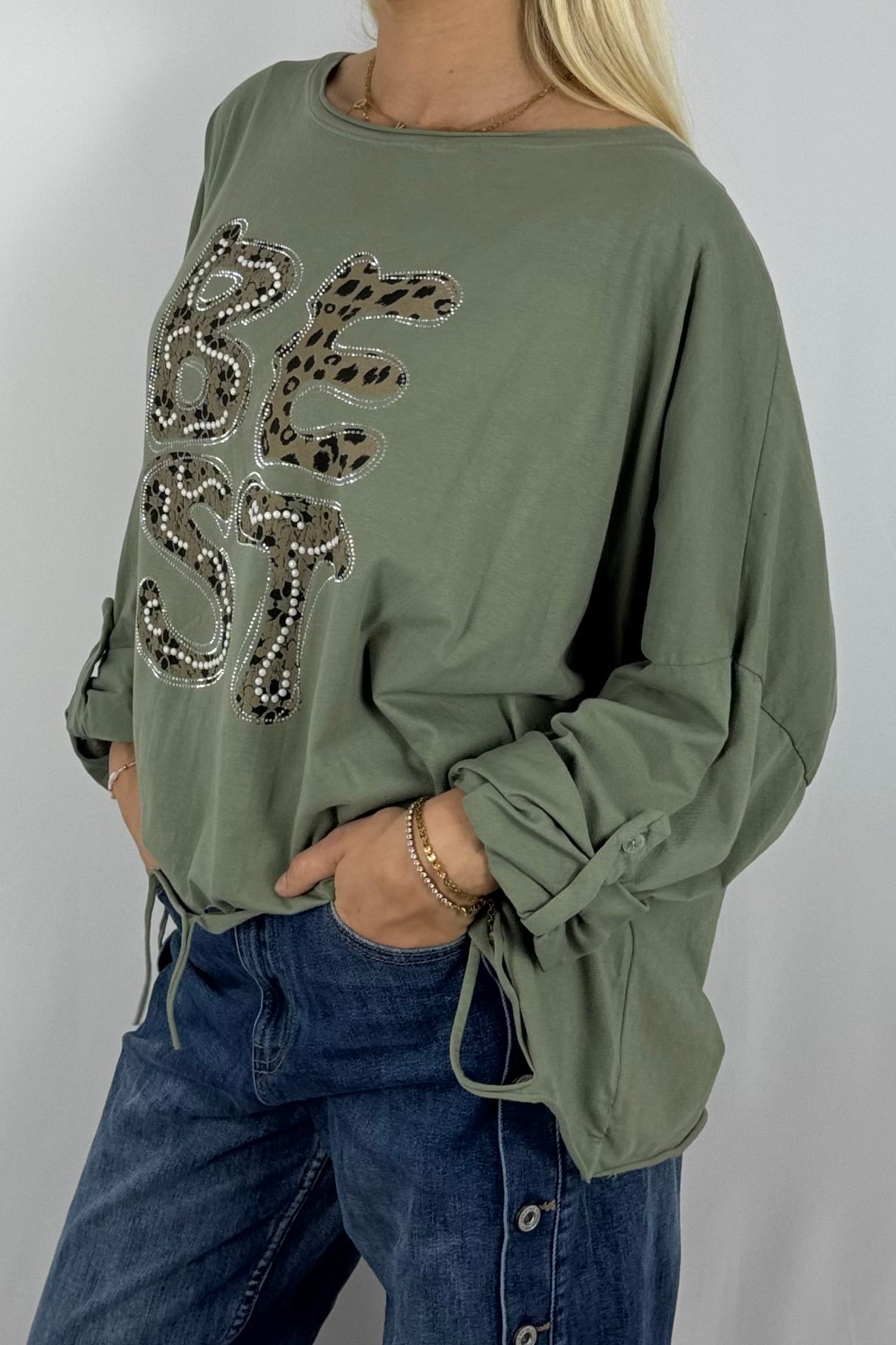Oversize-Shirt „BEST“ mit Leo-Print und Strass-Details-Khaki