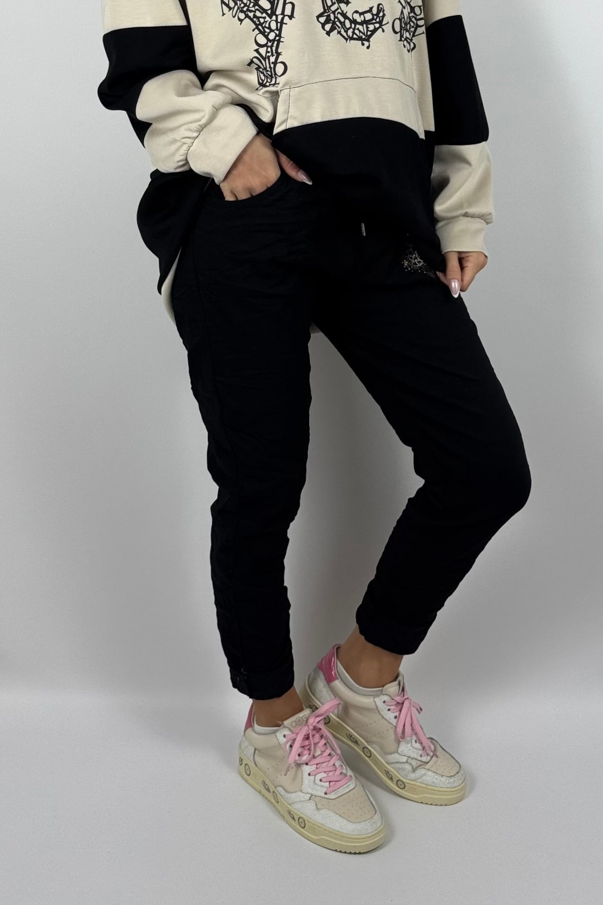 Damen Schlupfhose mit Leo-Kussmund-Schwarz