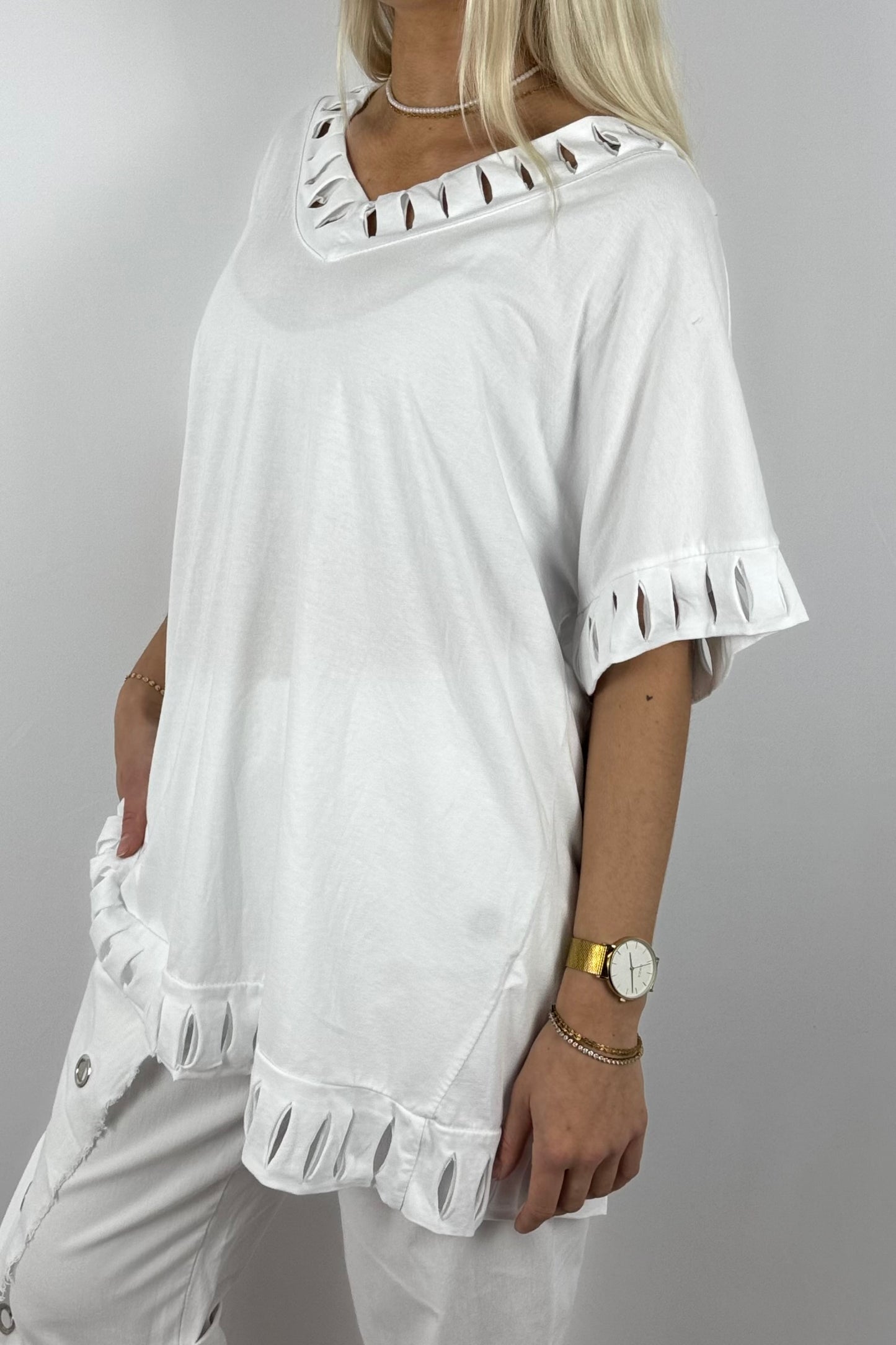 Oversize-Shirt mit Cut-Out-Details und V-Ausschnitt-Weiß