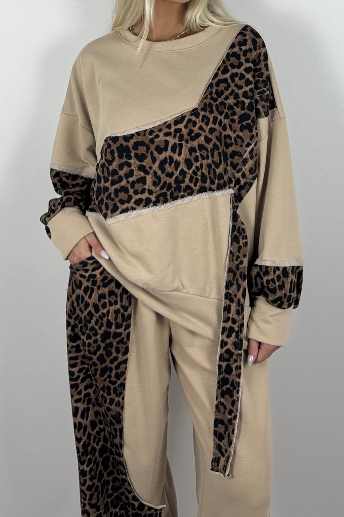 Oversize Damen Sweatshirt mit Leo-Muster & asymmetrischem Design - Beige