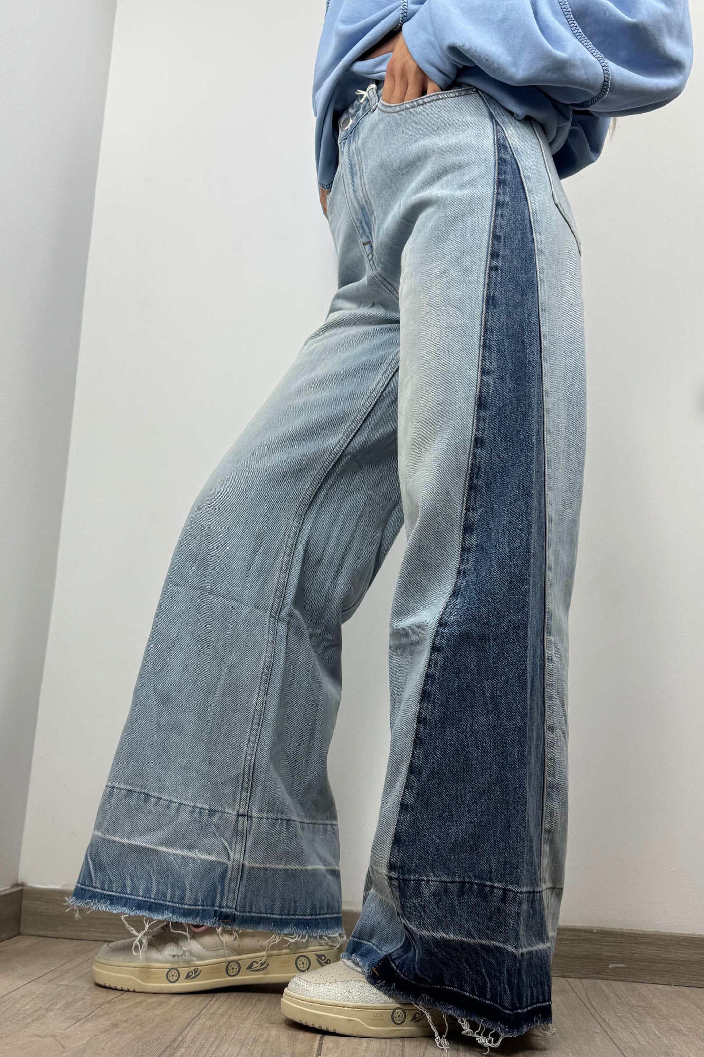 Zweifarbige Wide Leg Jeans