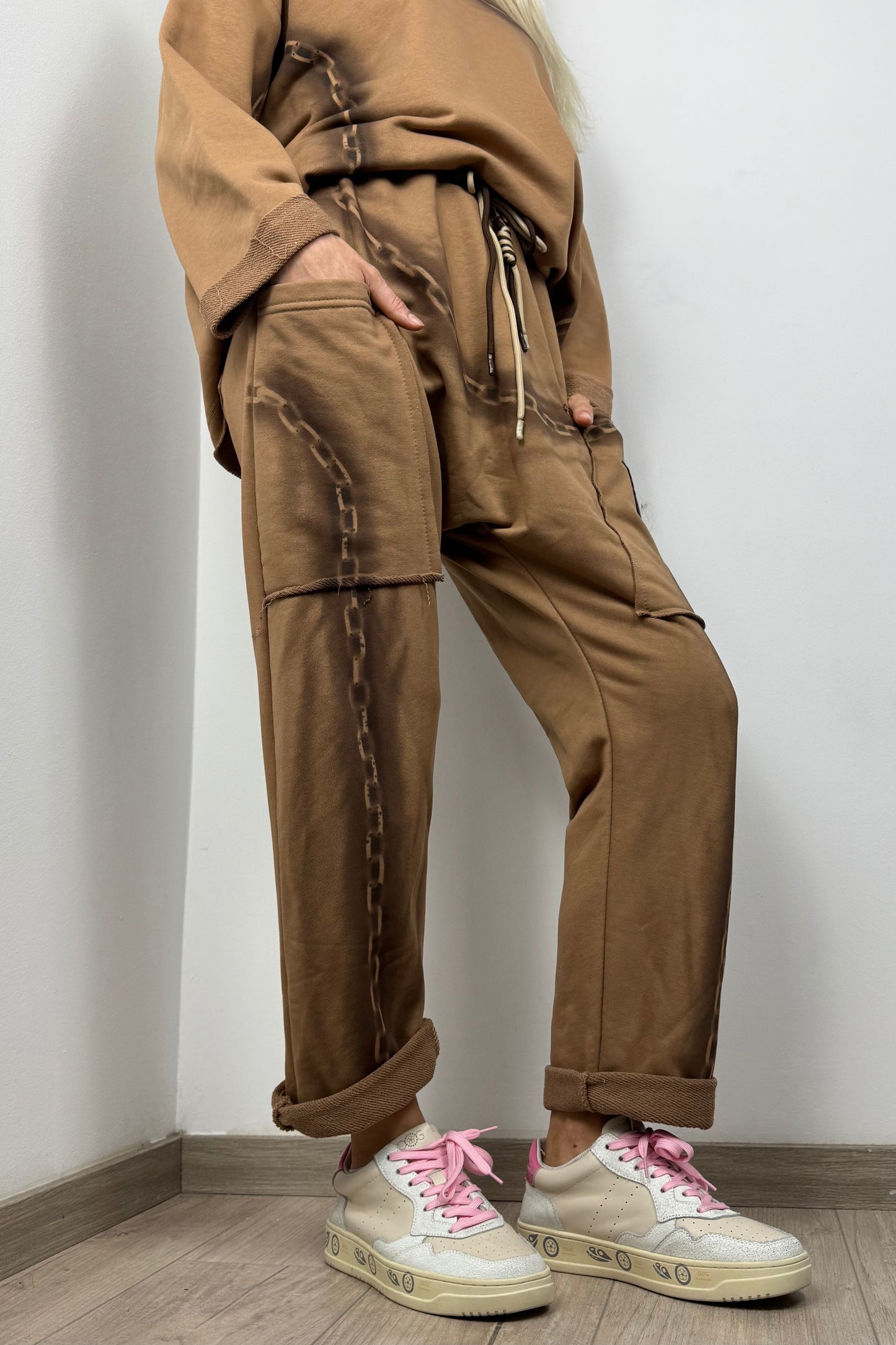 Hose mit Ketten-Print und Taschen –Cammel