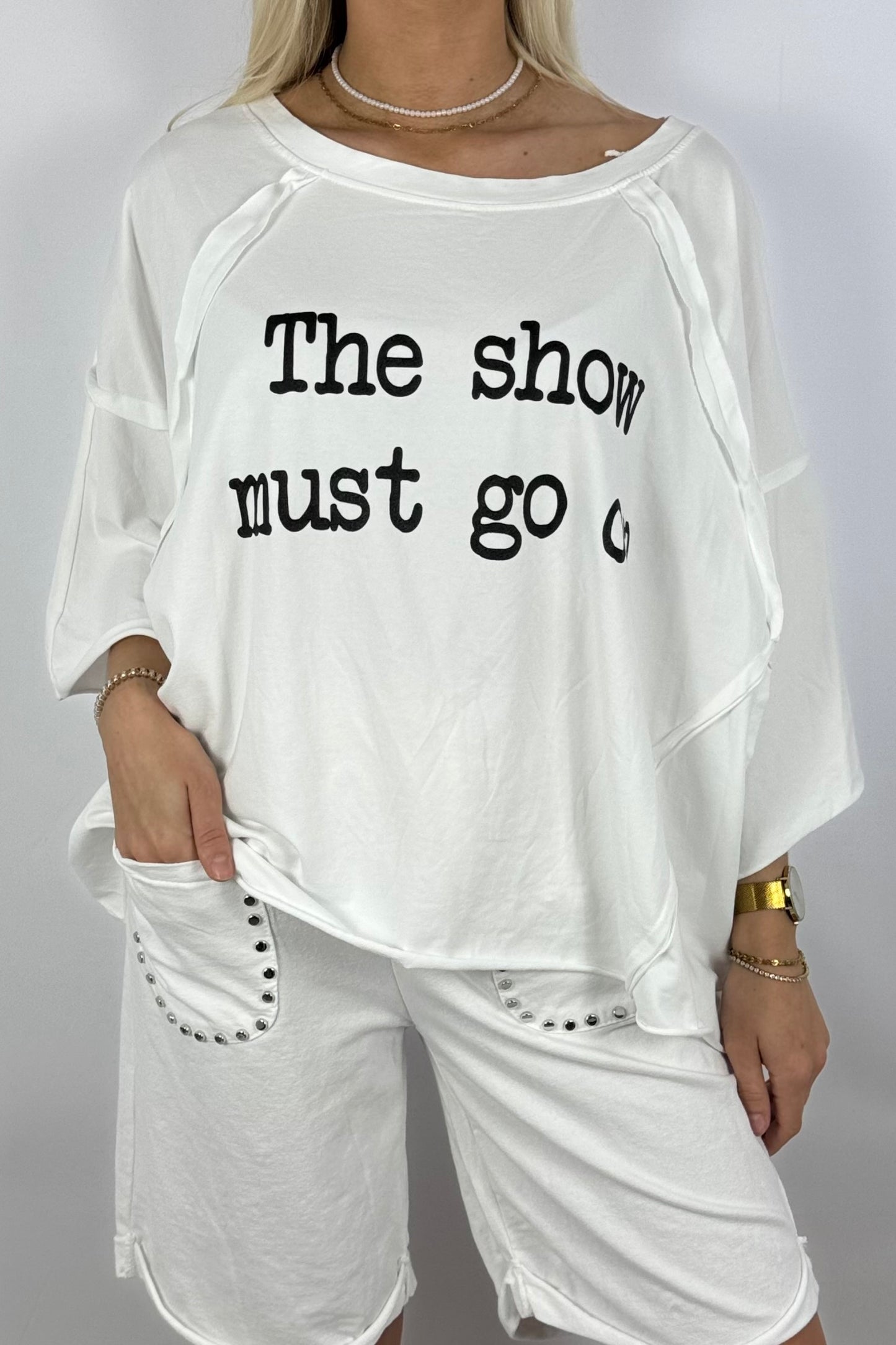 Oversize-Shirt „The show must go on“-Weiß