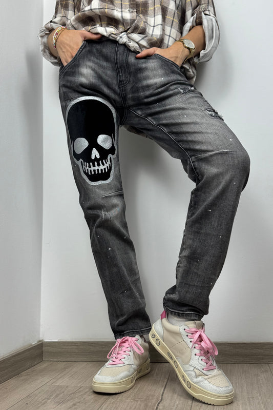 Stylische Jeans mit Totenkopf-Detail – Urban Street Look-Grey