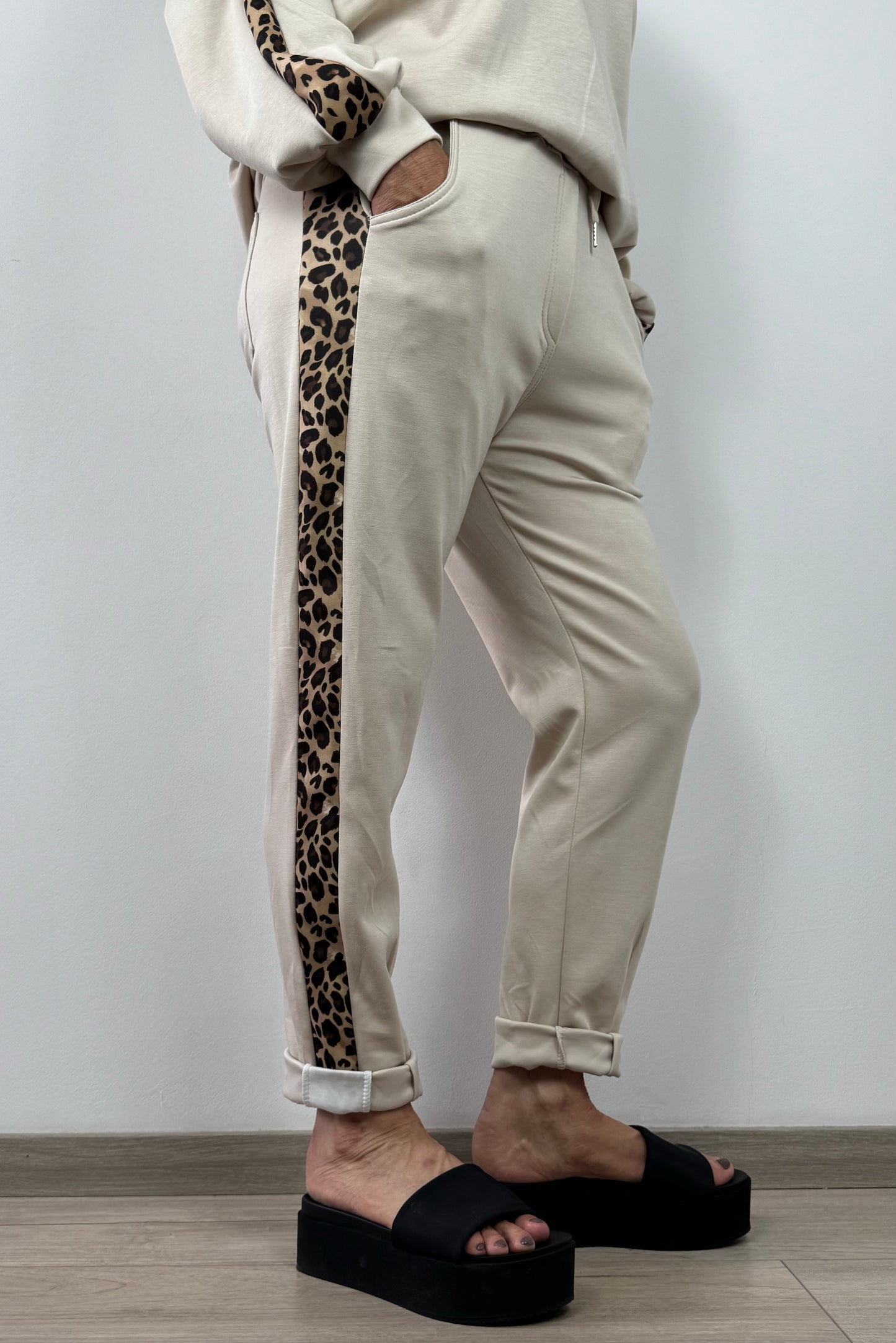 Damen Jogginghose – Leo-Seitenstreifen & elastischer Bund