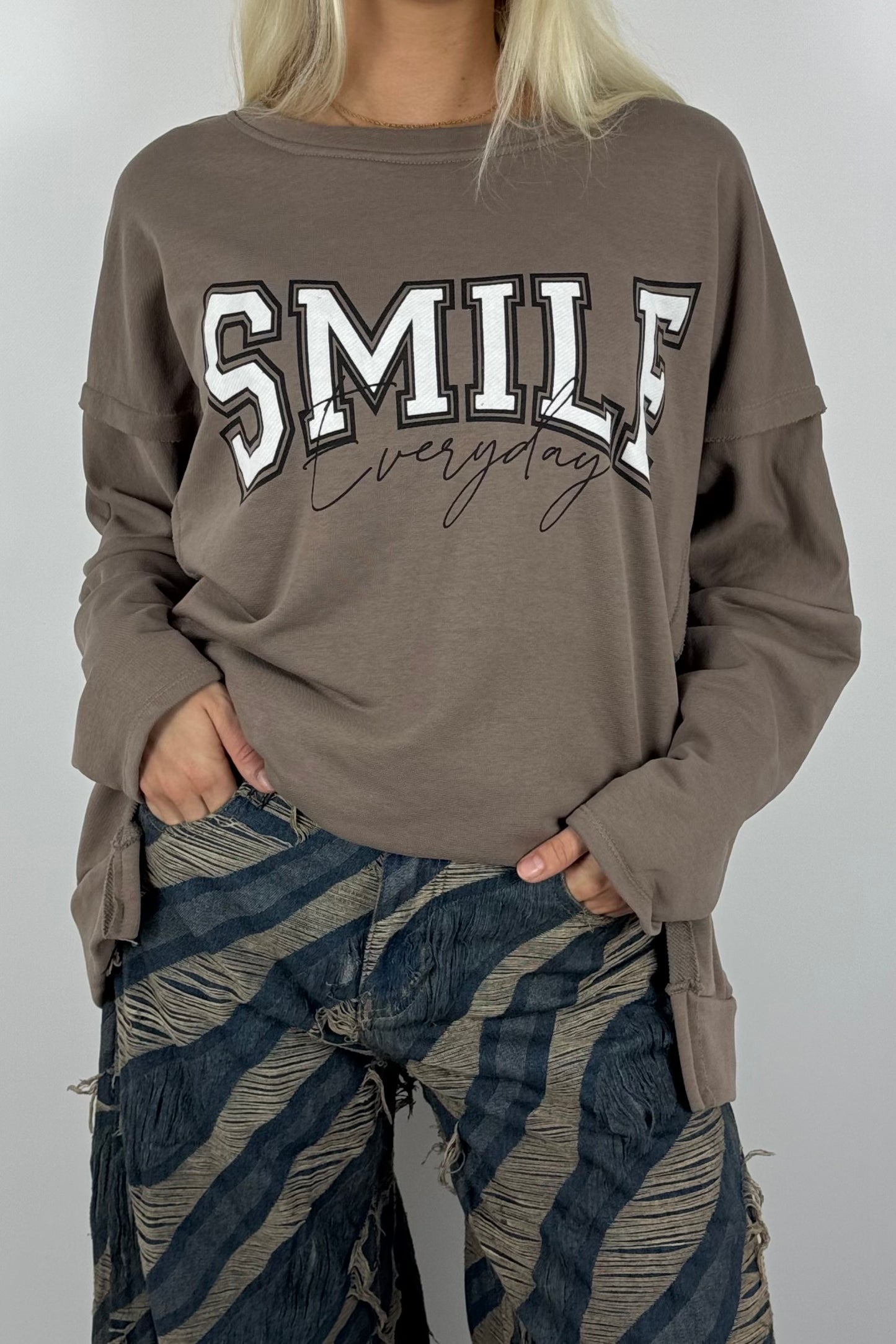 Damen Oversize Sweatshirt „SMILE Everyday“ –Mud