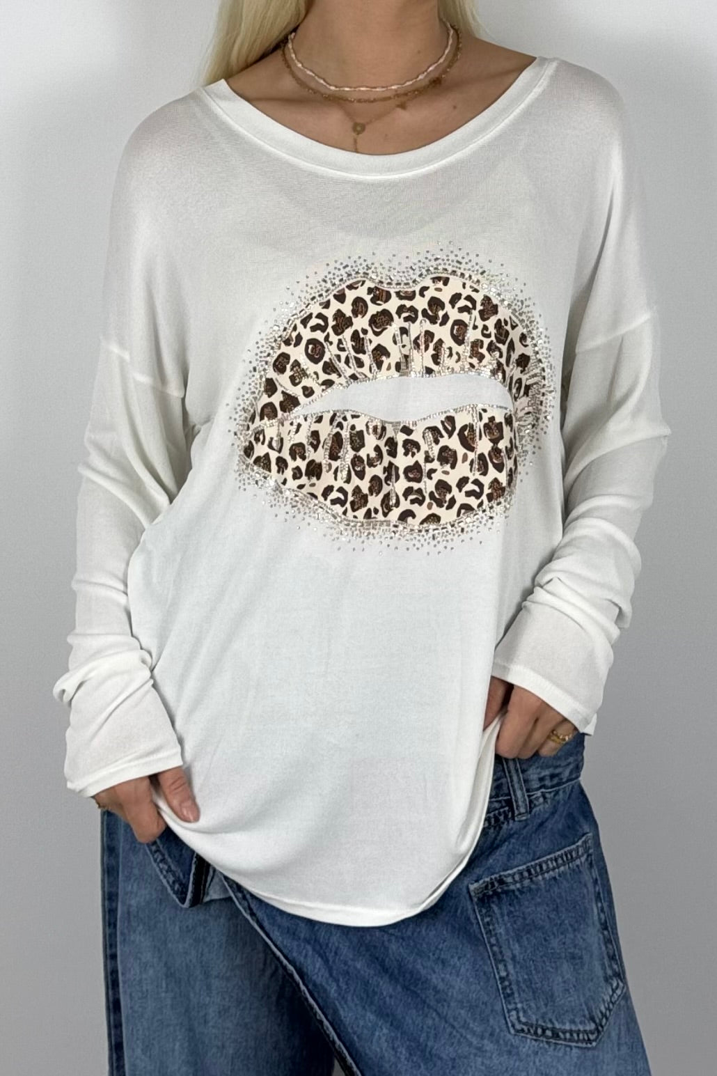 Damen Oversize Shirt mit Leo-Lippen & Glitzer –Weiß