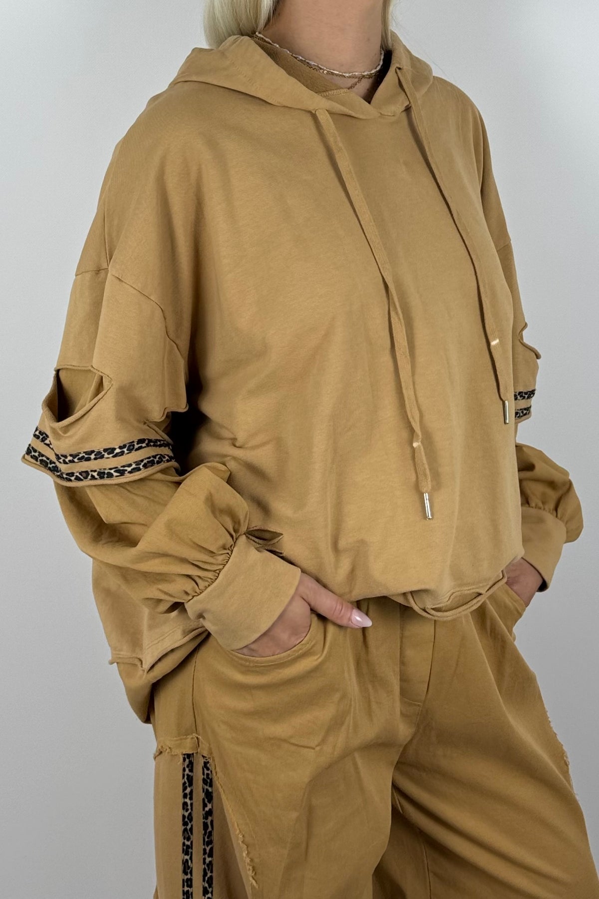 Oversize Hoodie mit Leo-Details-Kamel