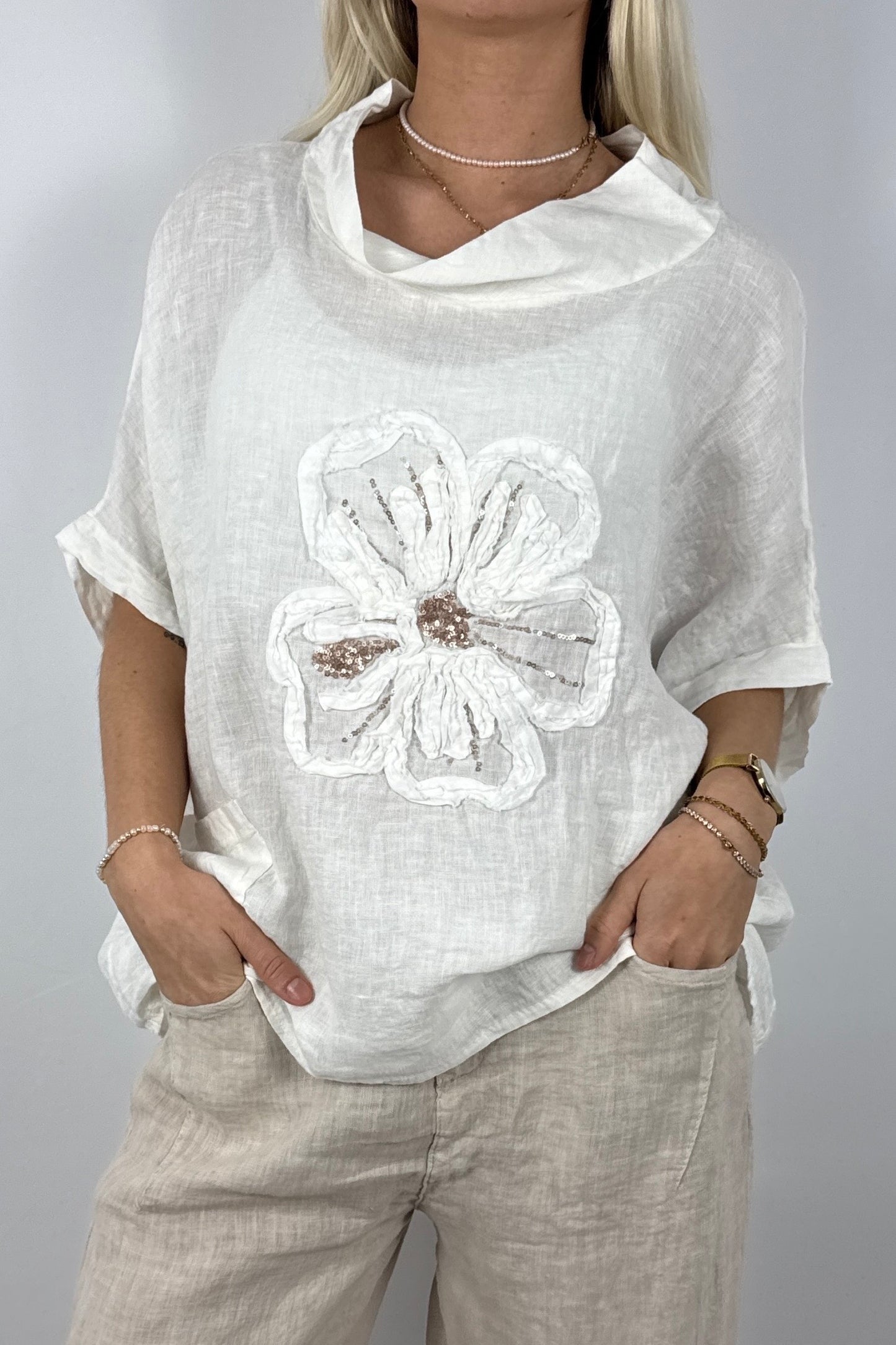 Leinen Shirt mit Blumen-Applikation – Lässiger Look-Weiß