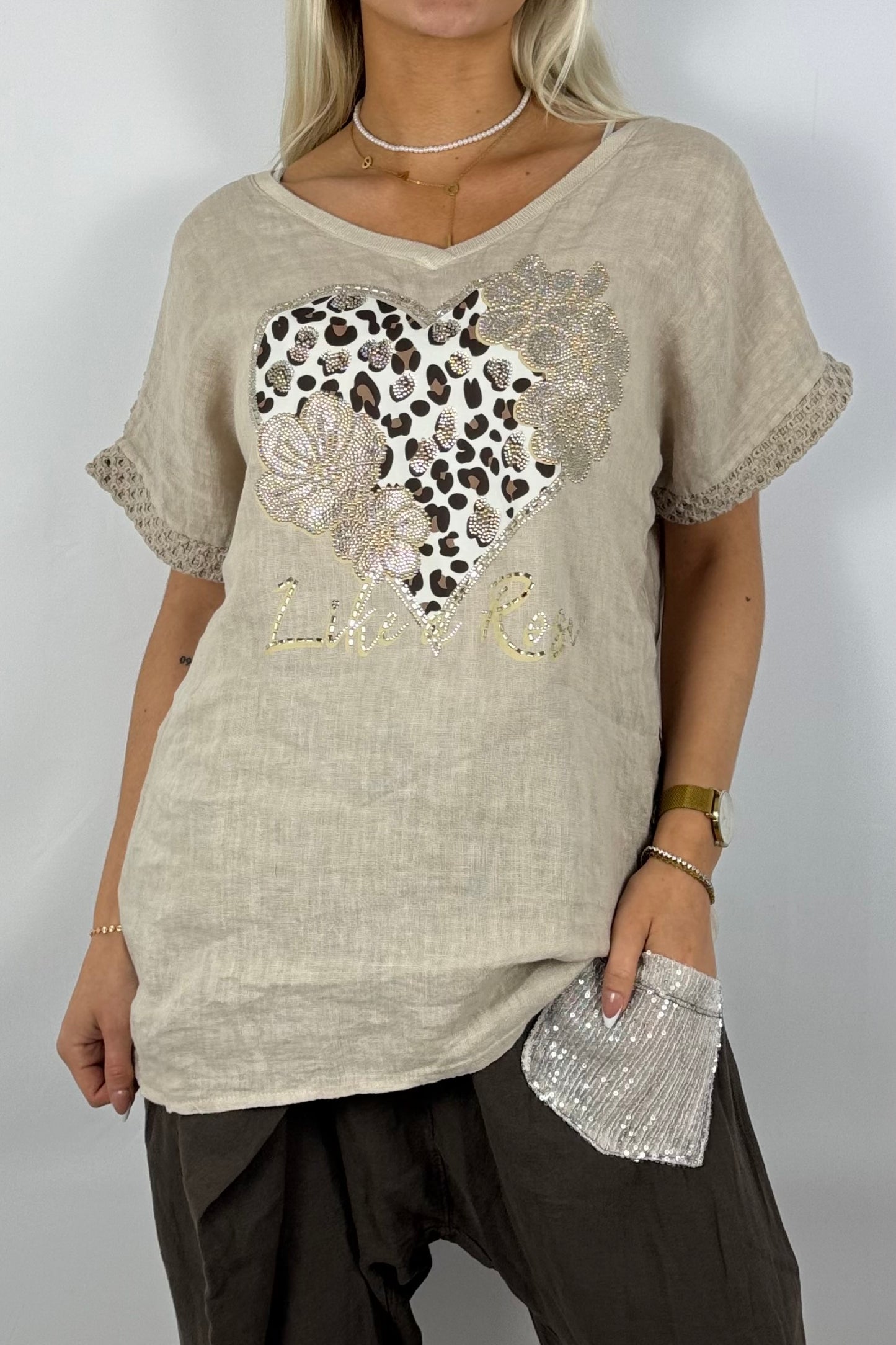 Leinen-Shirt mit Herzmotiv und Strass-Beige