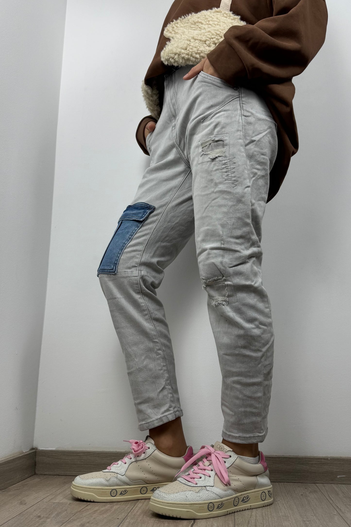 Patchwork Jeans mit Cargo-Tasche