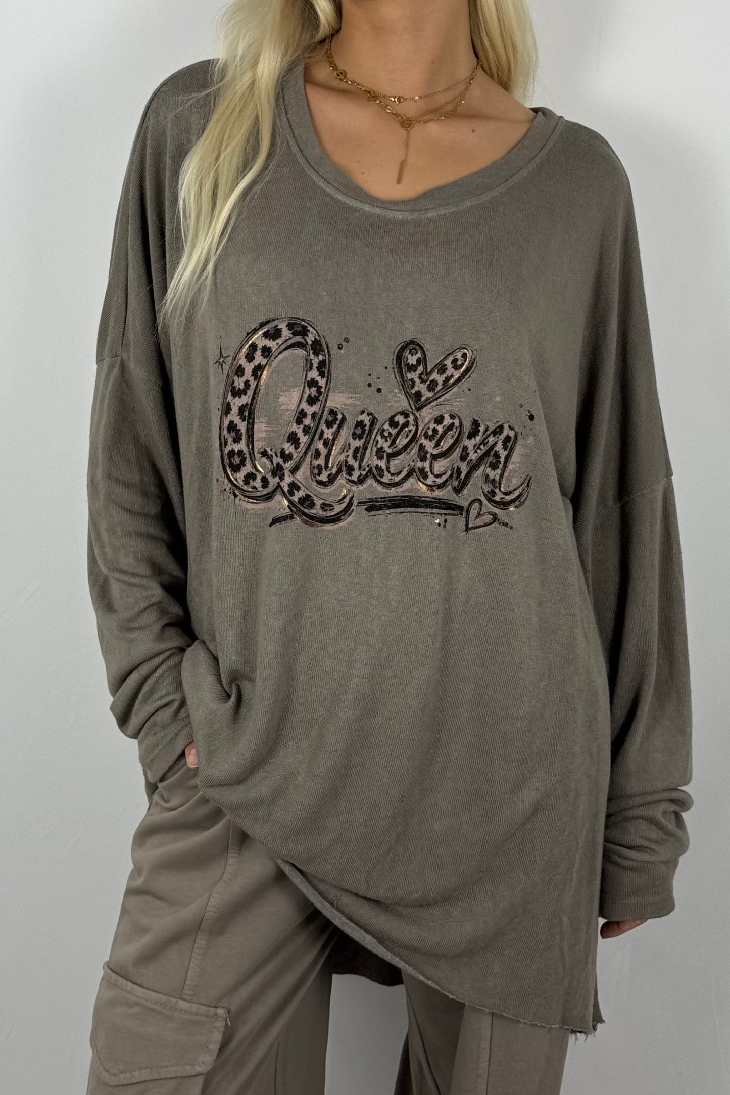 Damen Longshirt „Queen“ – Oversize mit Frontprint-Mud