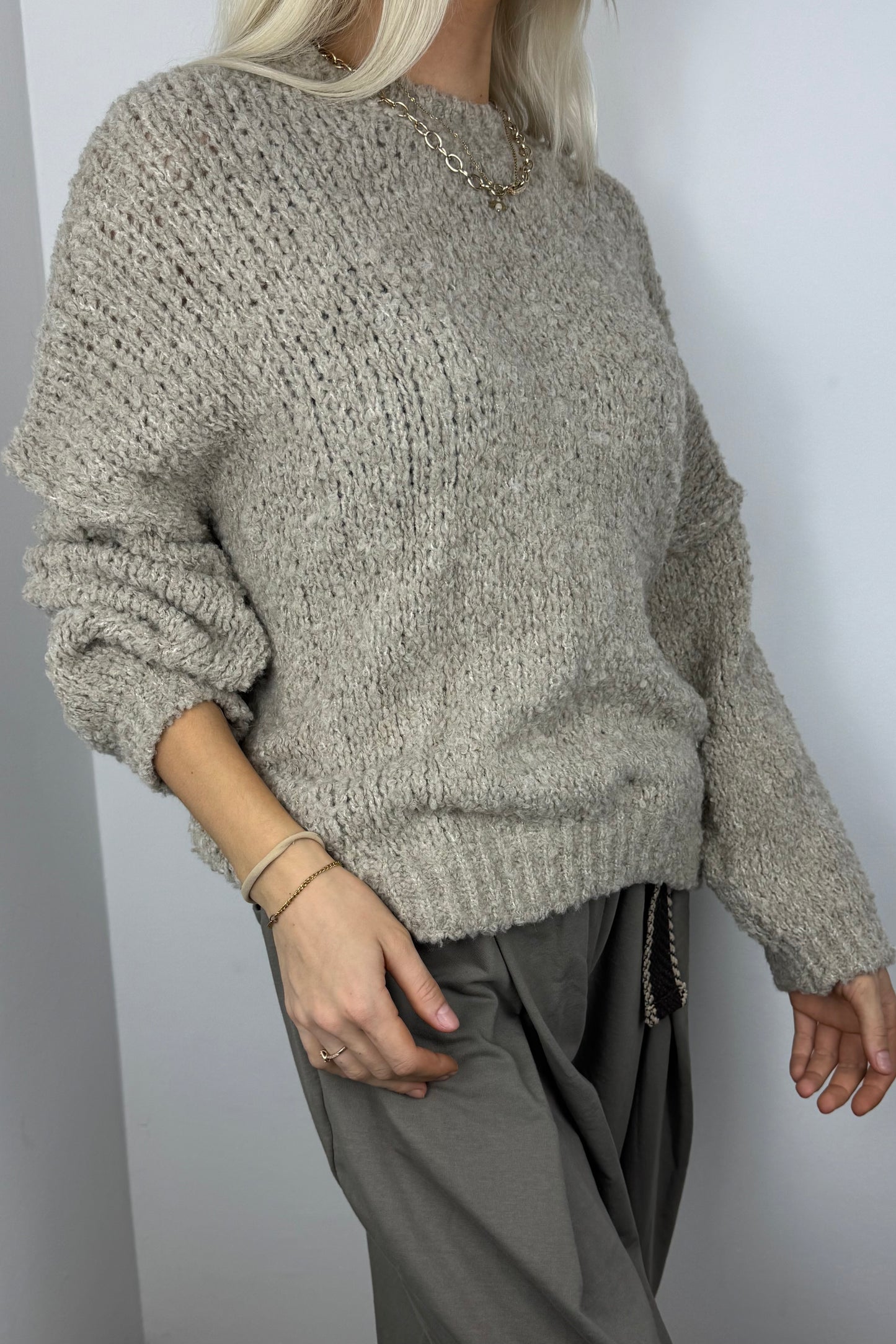 Kuscheliger Grobstrickpullover mit Stehkragen-Beige