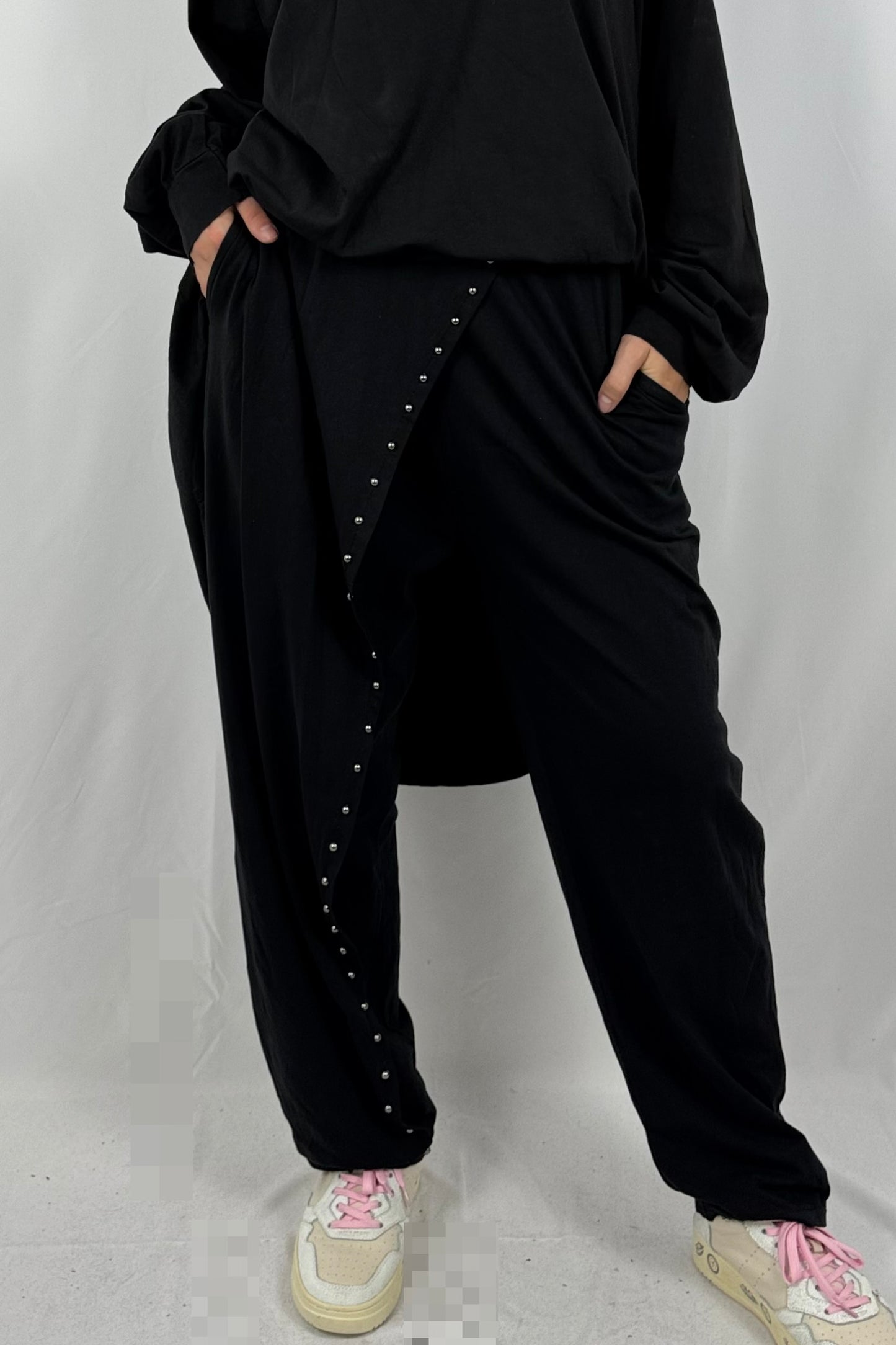 Bequeme Oversize-Hose mit Nieten-Detail-Schwarz