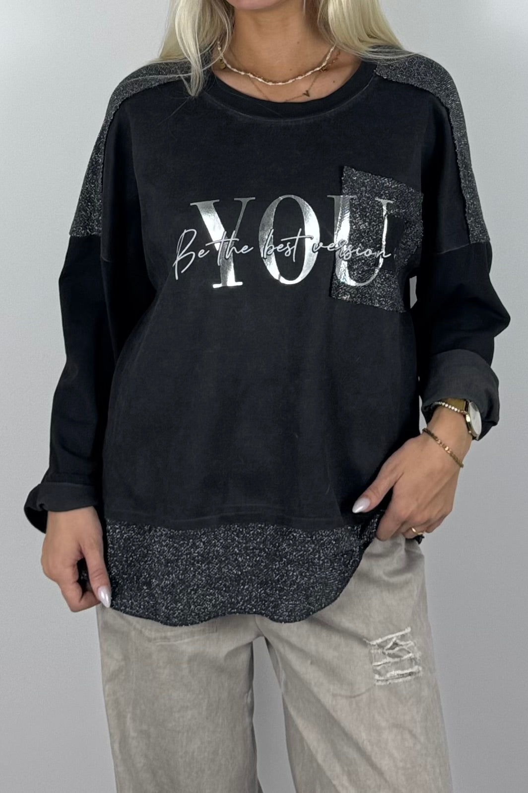 Oversize Damen Sweatshirt mit Glitzer-Details & Schriftzug – grau