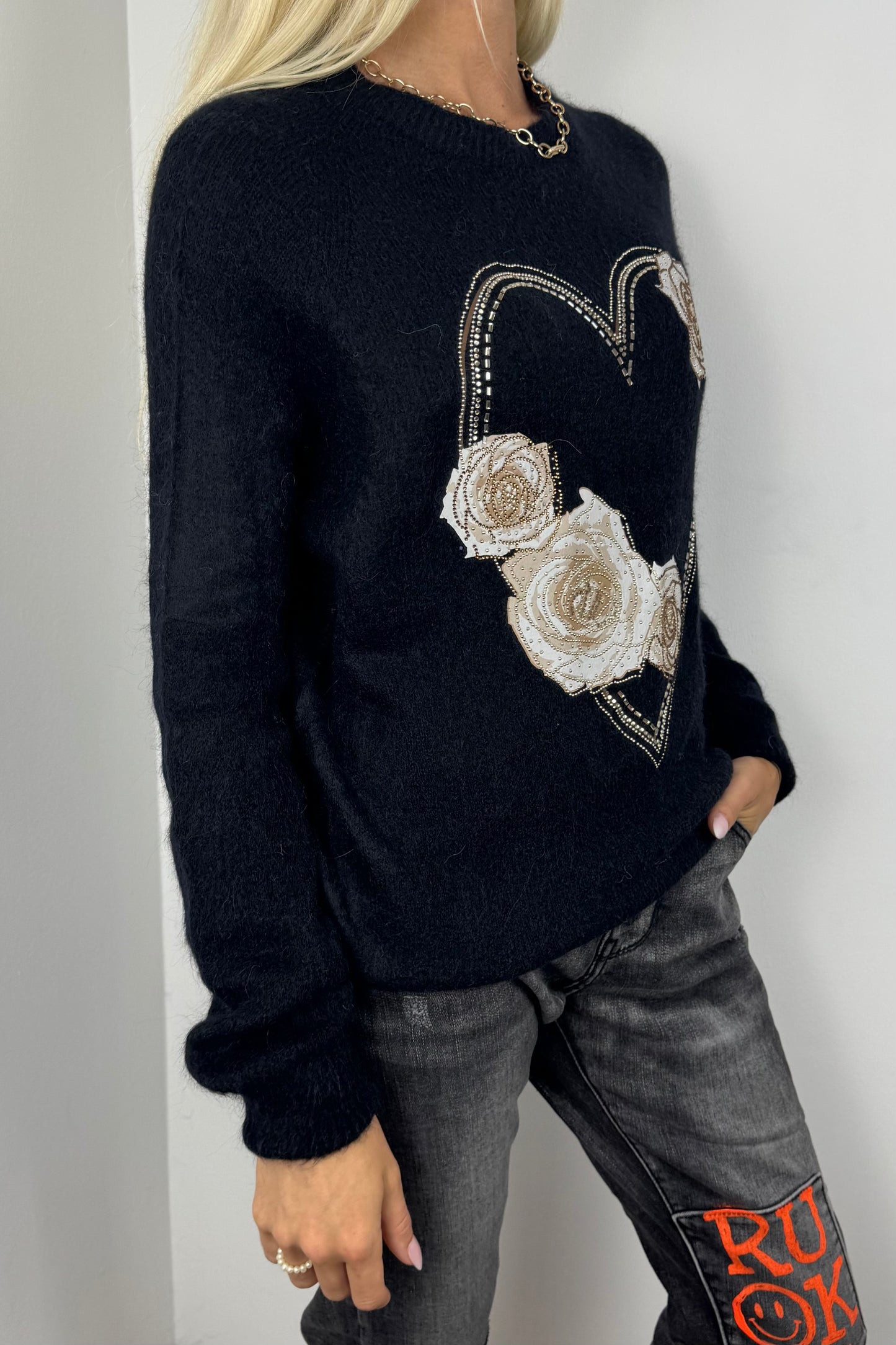 Pullover mit Herz- und Rosen-Design-Schwarz