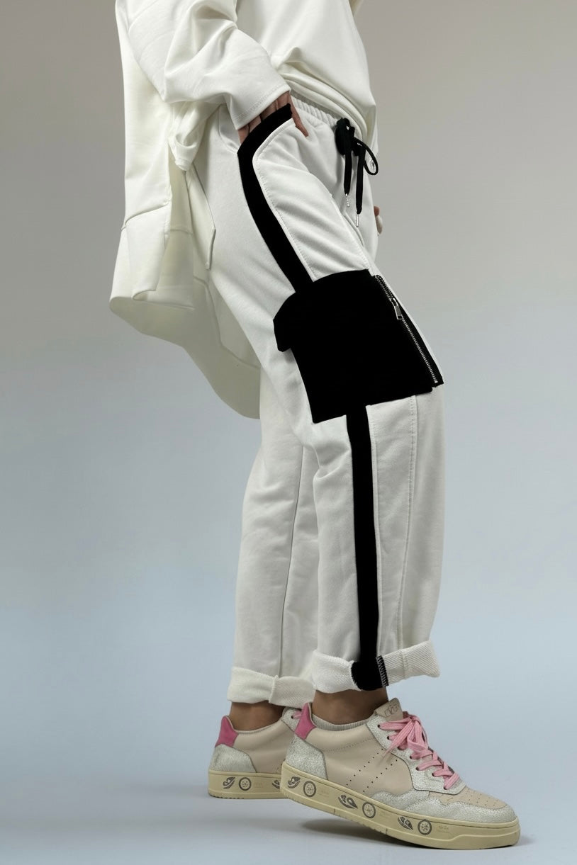 Hose mit Kontrastdetails & Reißverschlusstaschen
-Weiß