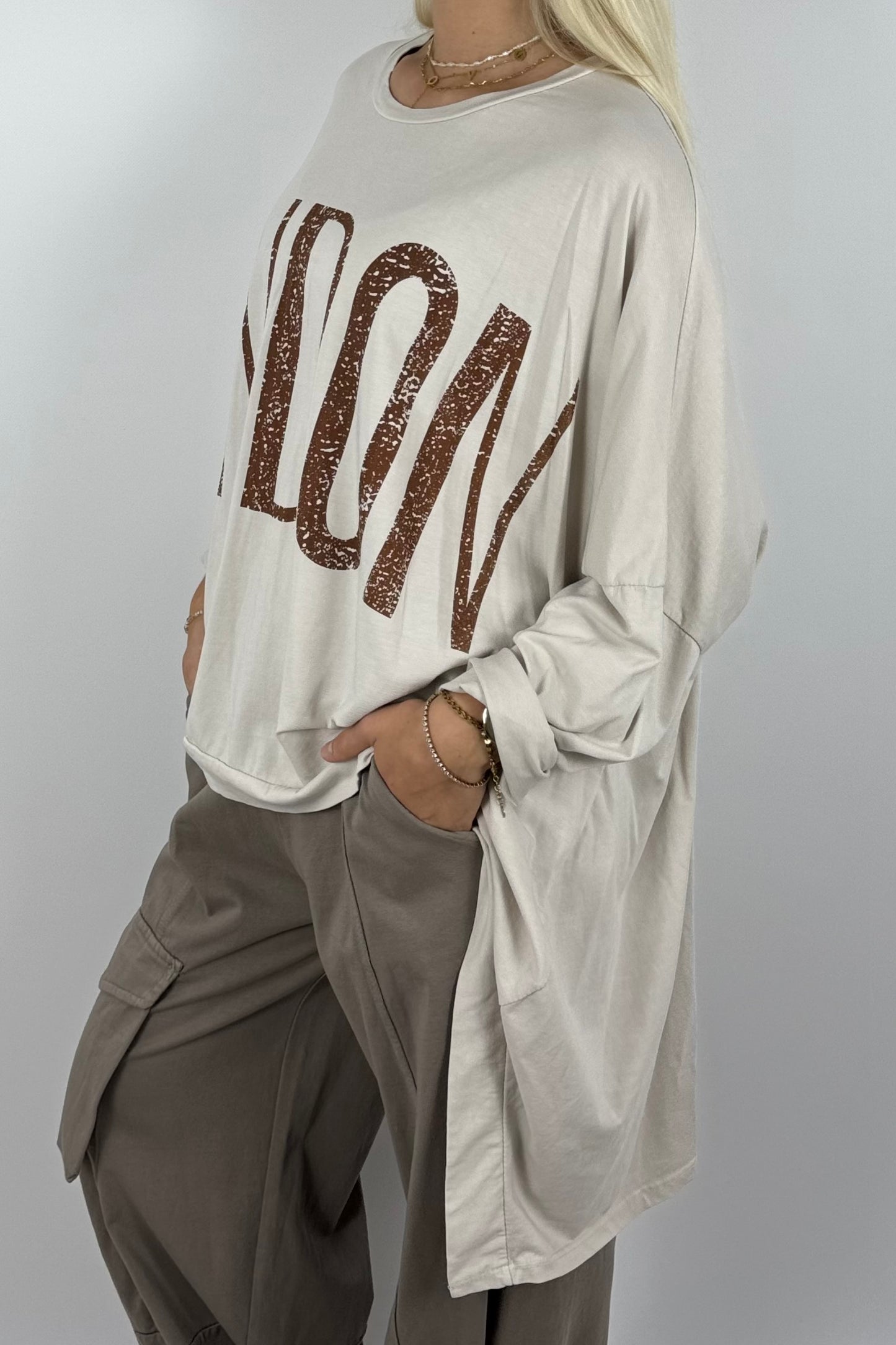Oversize Shirt mit „LONDON“-Print – Beige