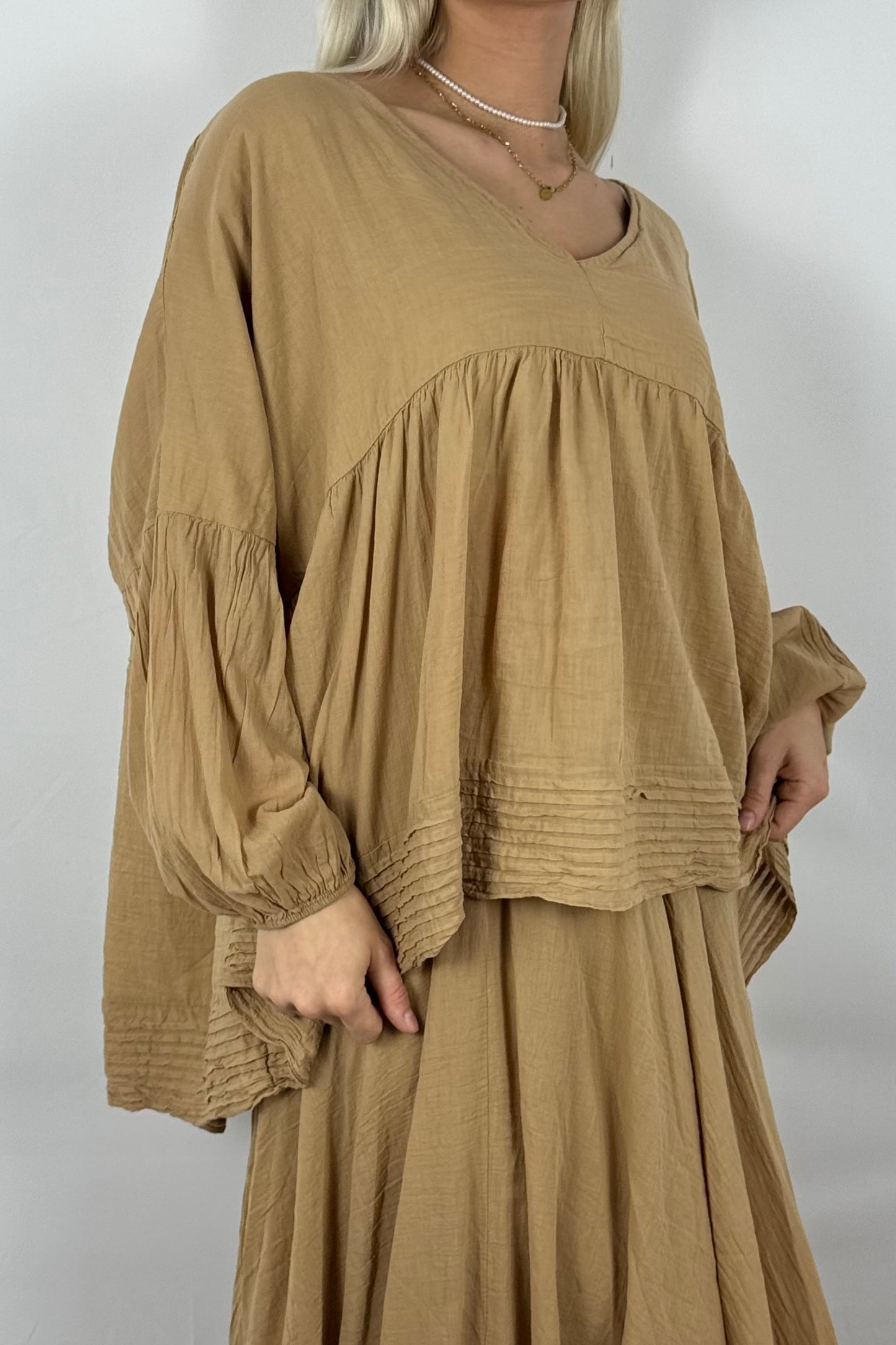 Oversize Bluse mit Volant – 100% Baumwolle-Cammel