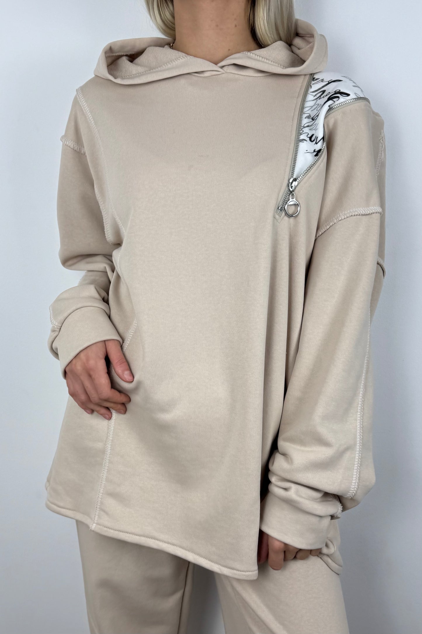 Asymmetrischer Hoodie mit Zipper -Beige