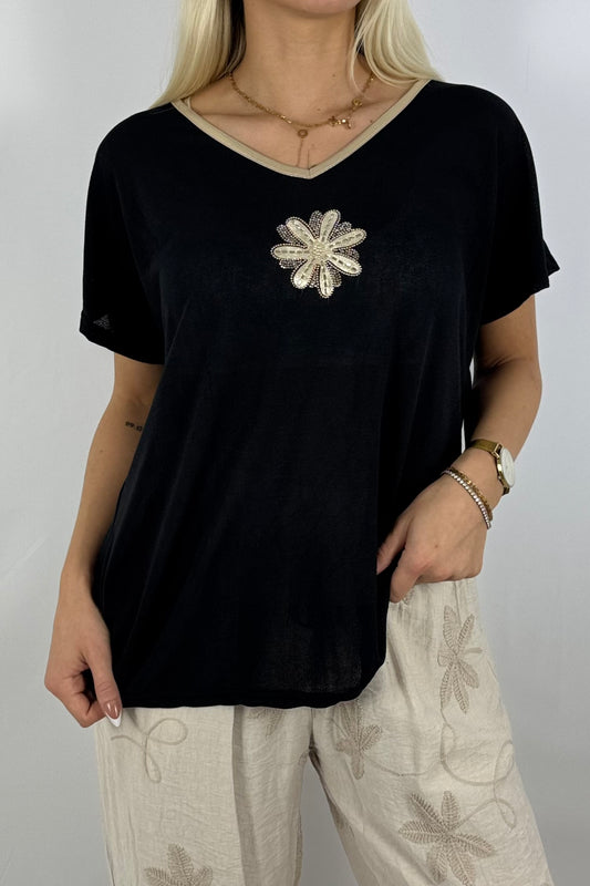 Glanzshirt mit V-Ausschnitt & Schmuckblüte-Schwarz