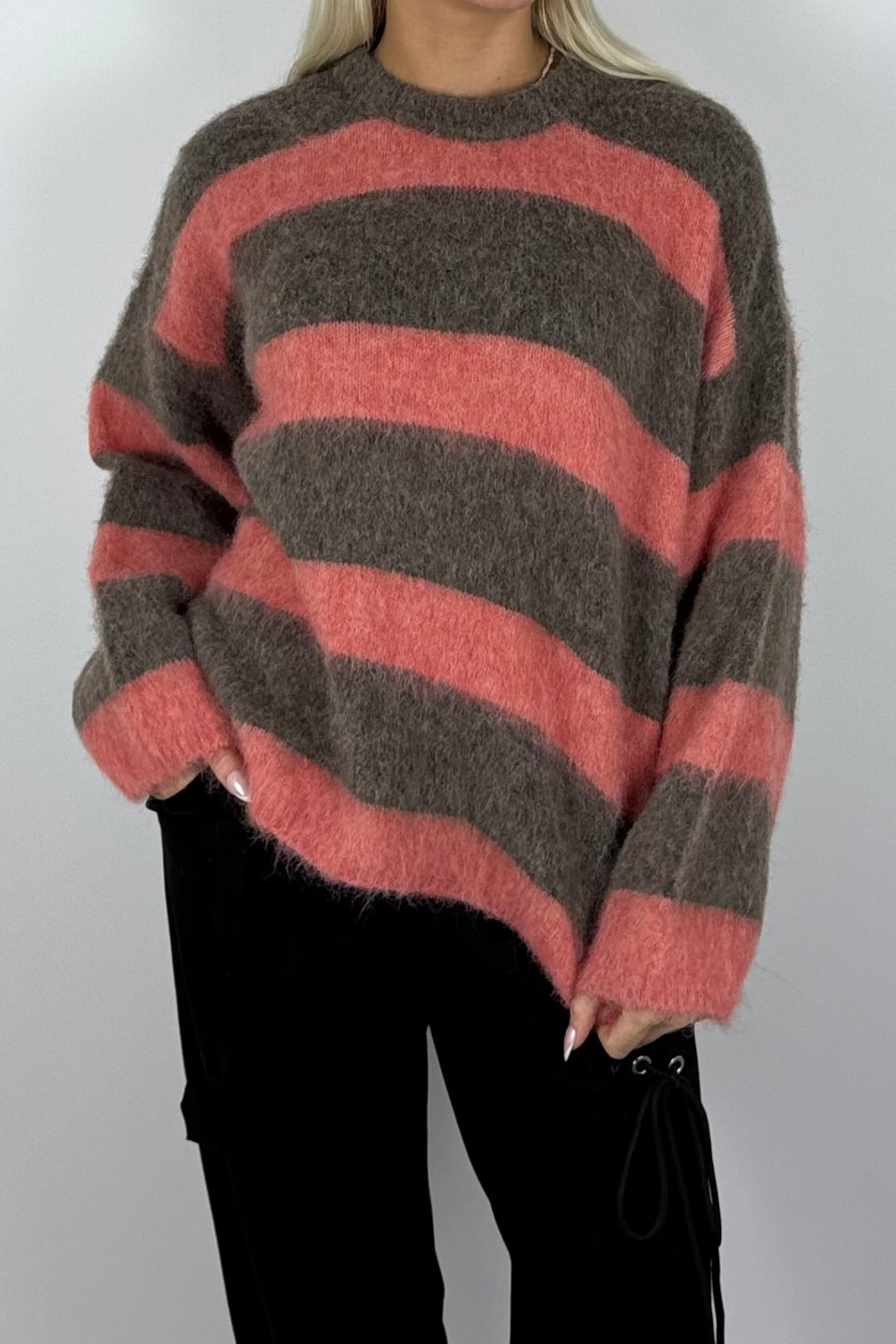 Damen Kuschelpullover gestreift –Mud