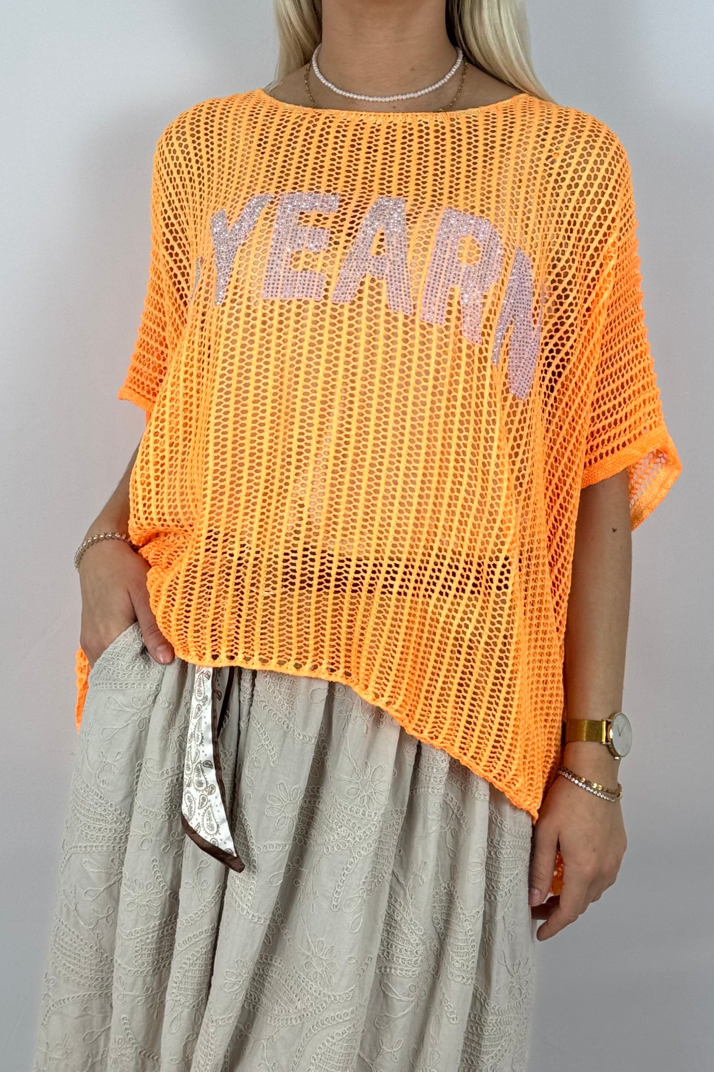 Oversize Strickshirt „YEARN“ – Netzlook Statement Shirt-Neon Orange