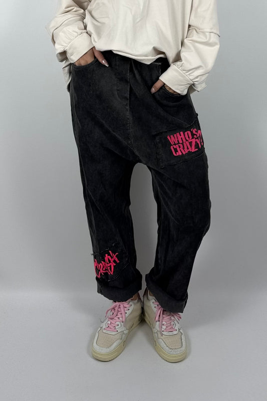 Damen Baggy-Hose mit Statement-Print-Schwarz