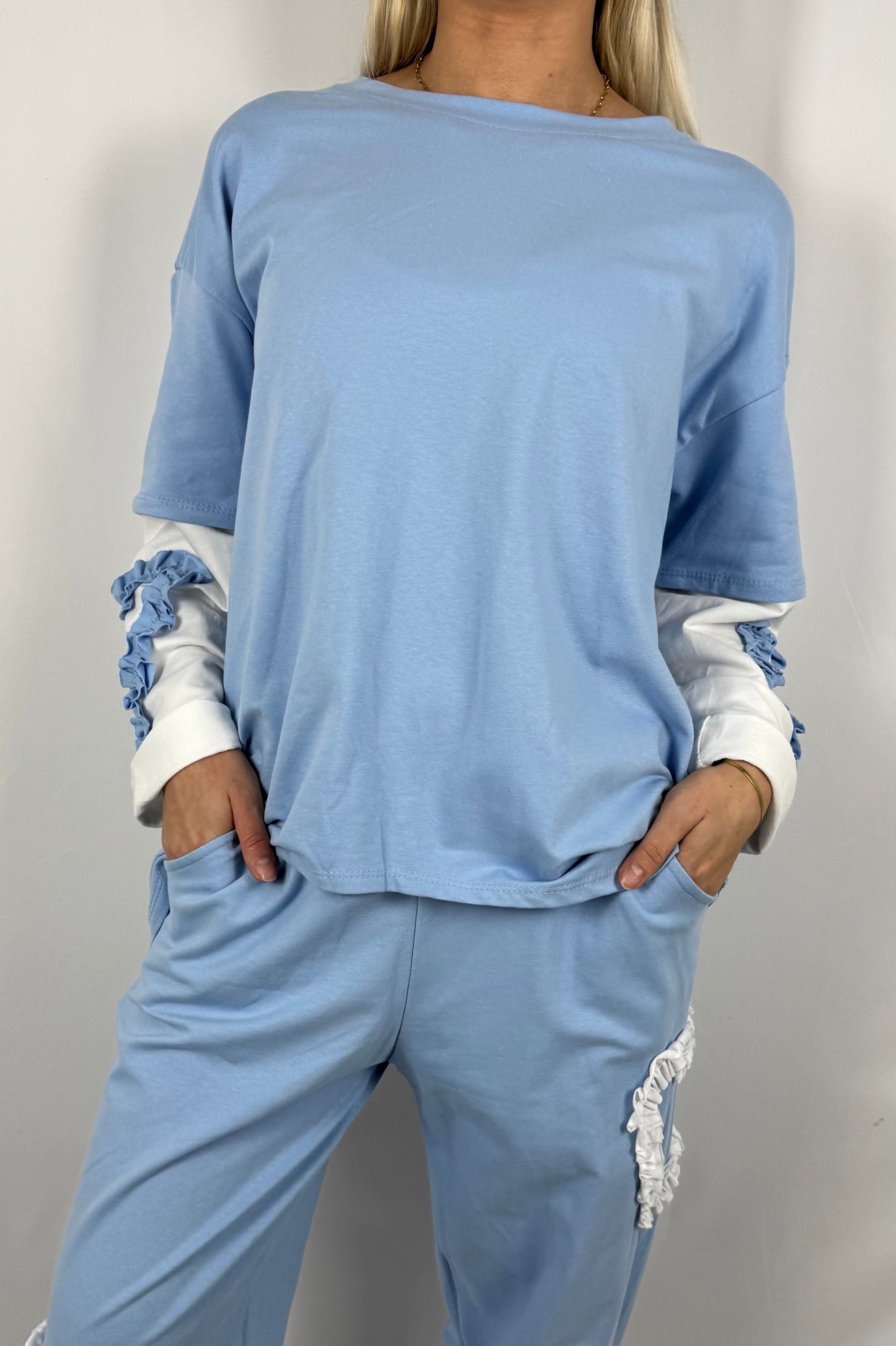 Damen Shirt mit Herz Applikation an den Ärmeln-Hellblau