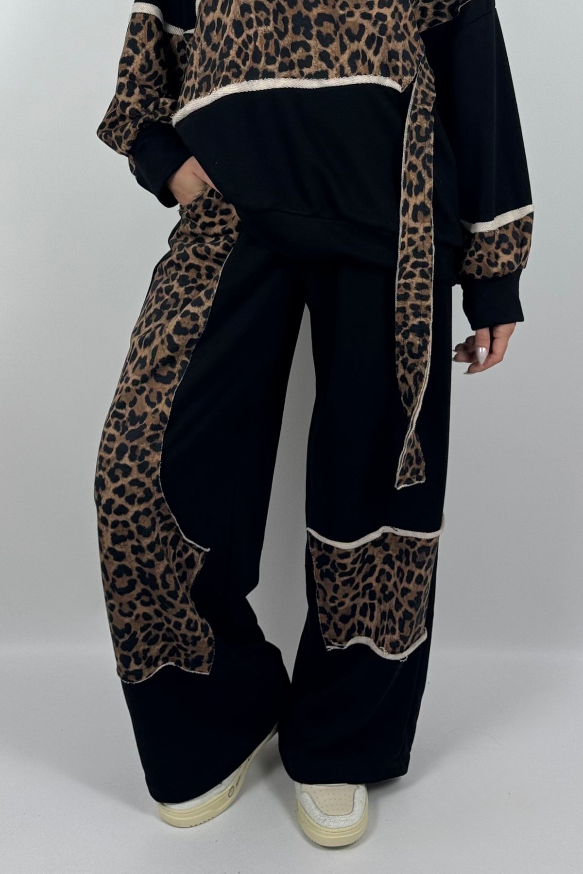 Damen Wide-Leg Hose mit Leo-Muster & Patchwork-Design – Schwarz